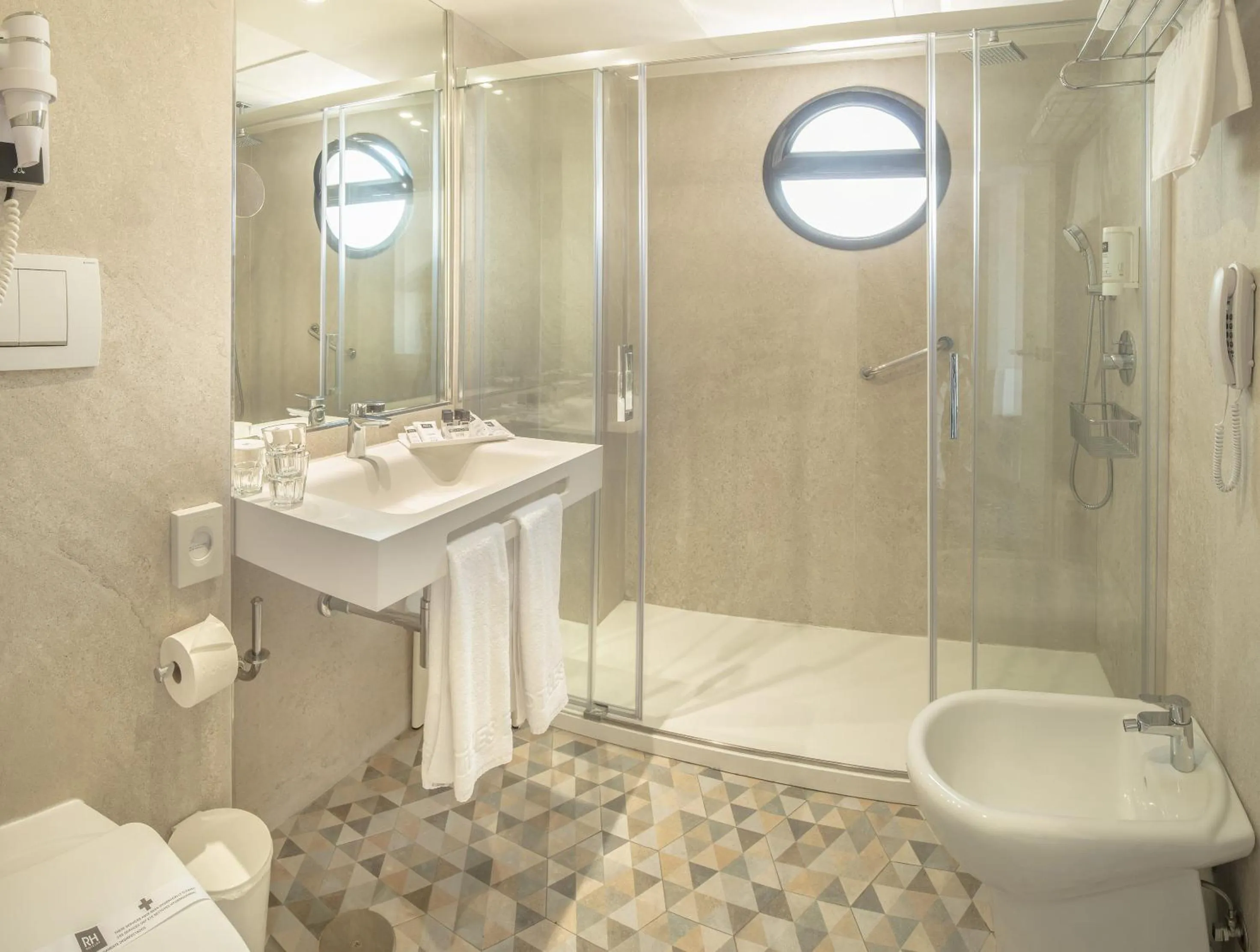 Bathroom in RH Princesa Hotel & Spa 4* Sup