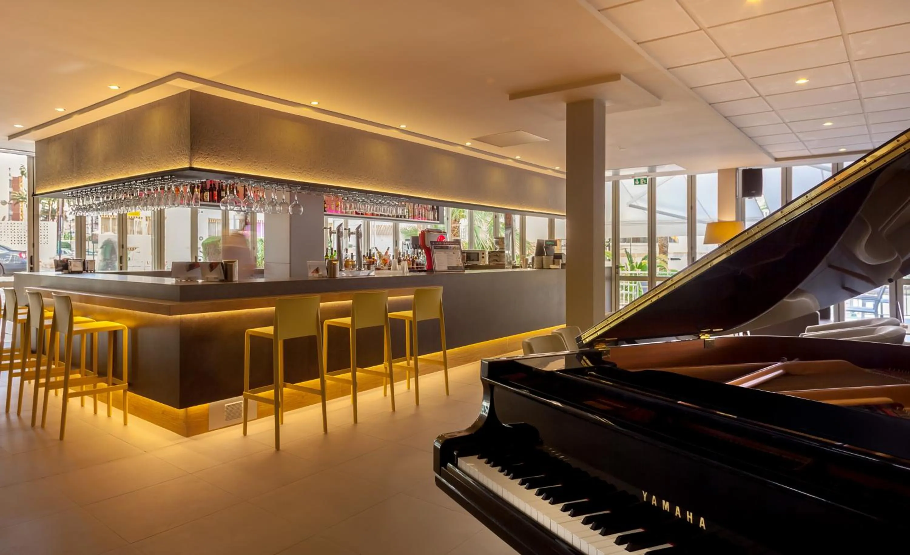 Lounge or bar in RH Princesa Hotel & Spa 4* Sup