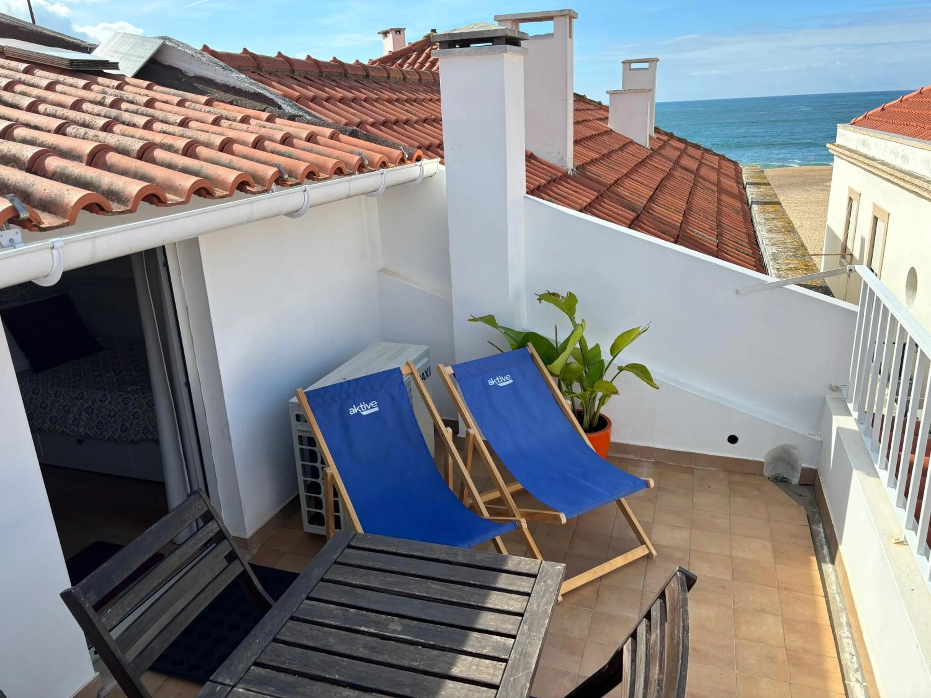 Property building in Casa na onda Liberdade-Amazing sea view