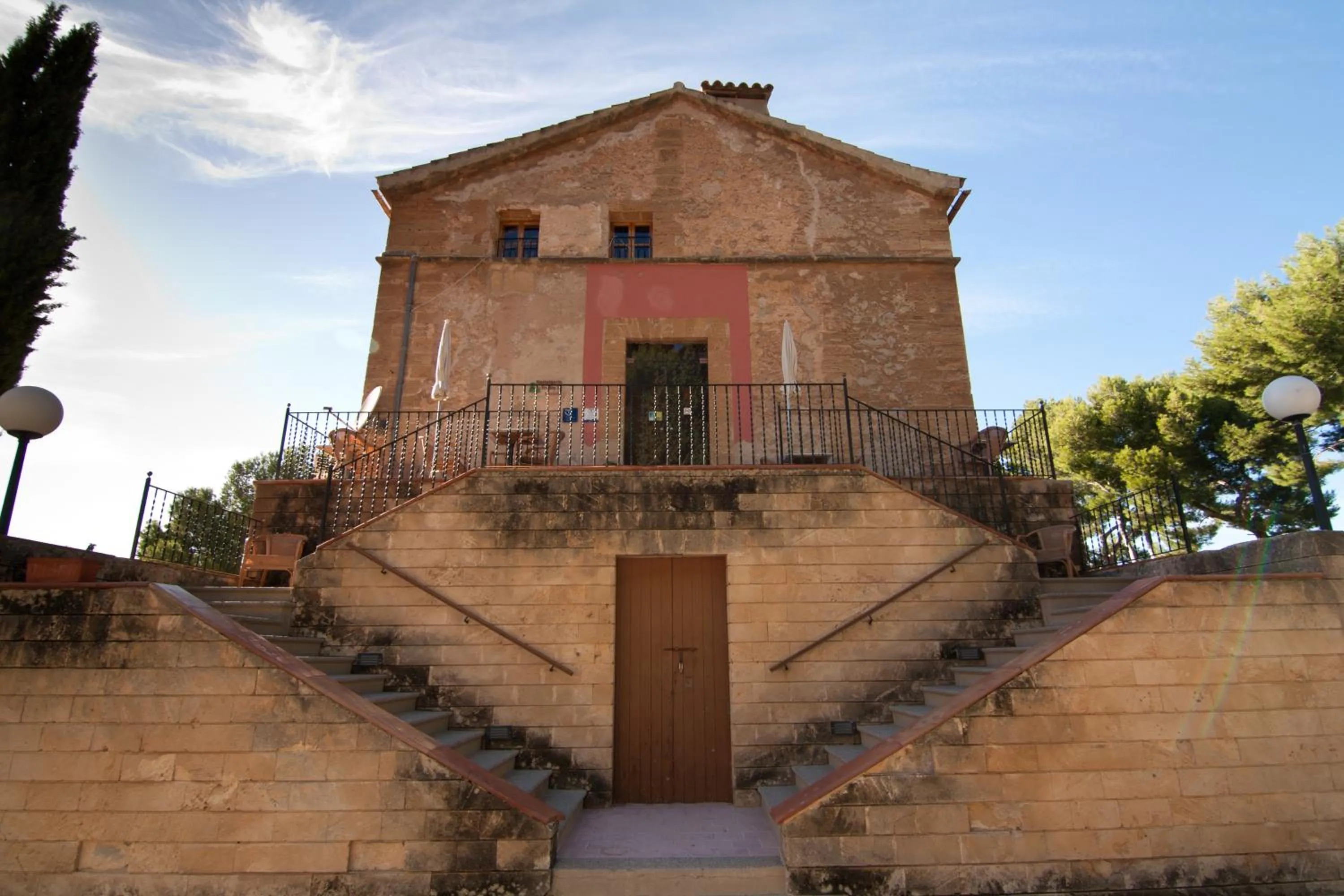 Property building in Petit Hotel Hostatgeria La Victoria