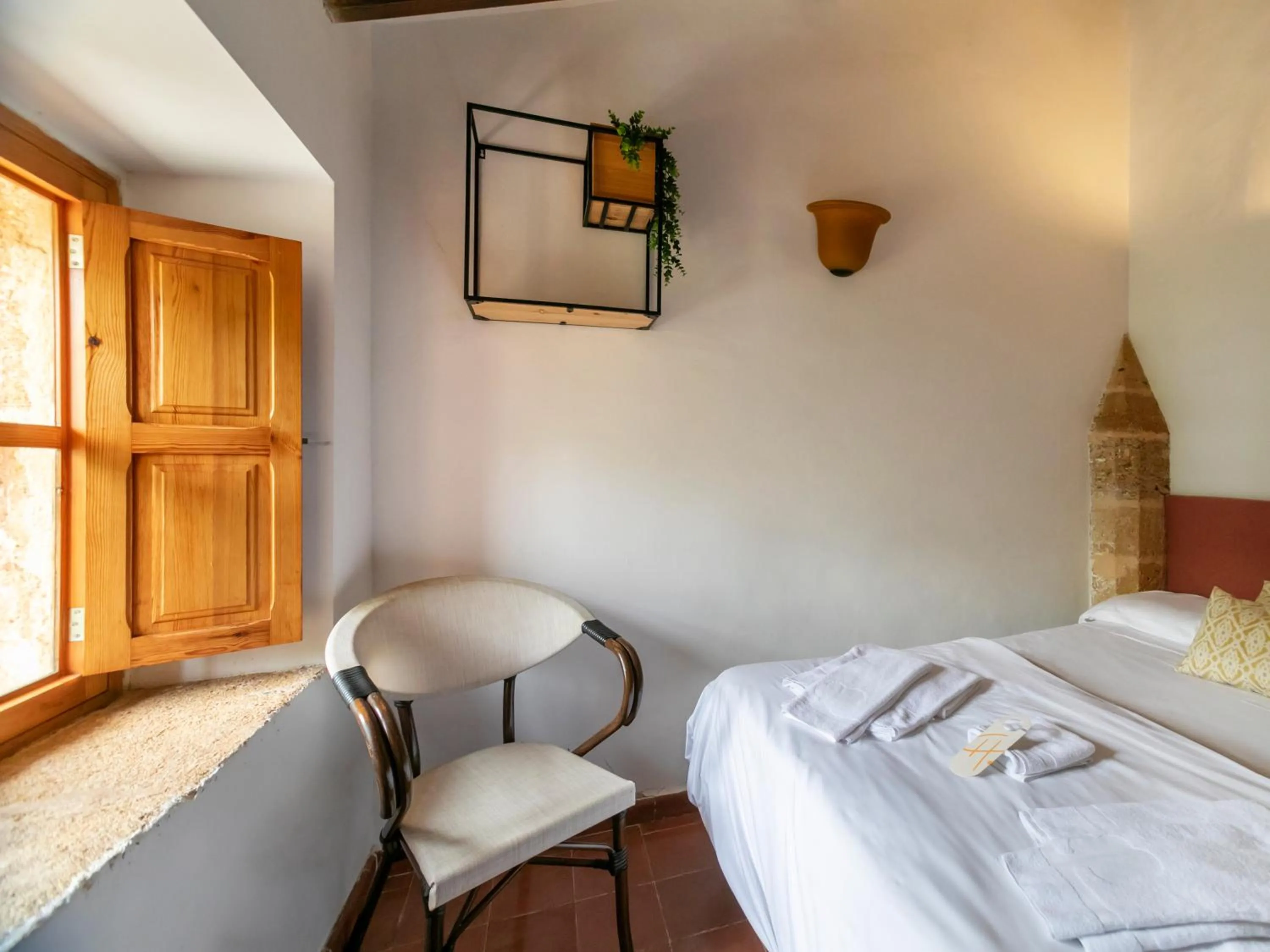 Bedroom, Bed in Petit Hotel Hostatgeria La Victoria