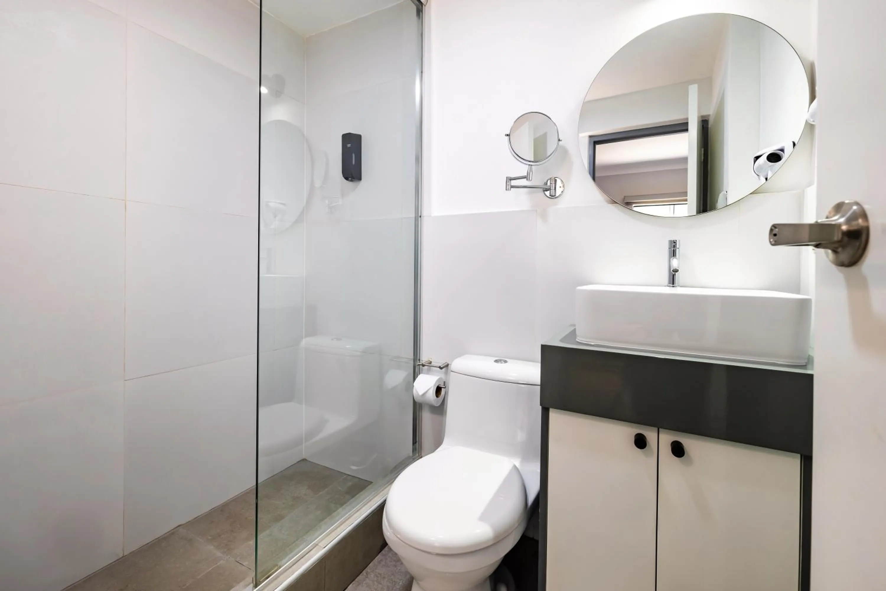 Shower in TARATA BOUTIQUE HOTEL