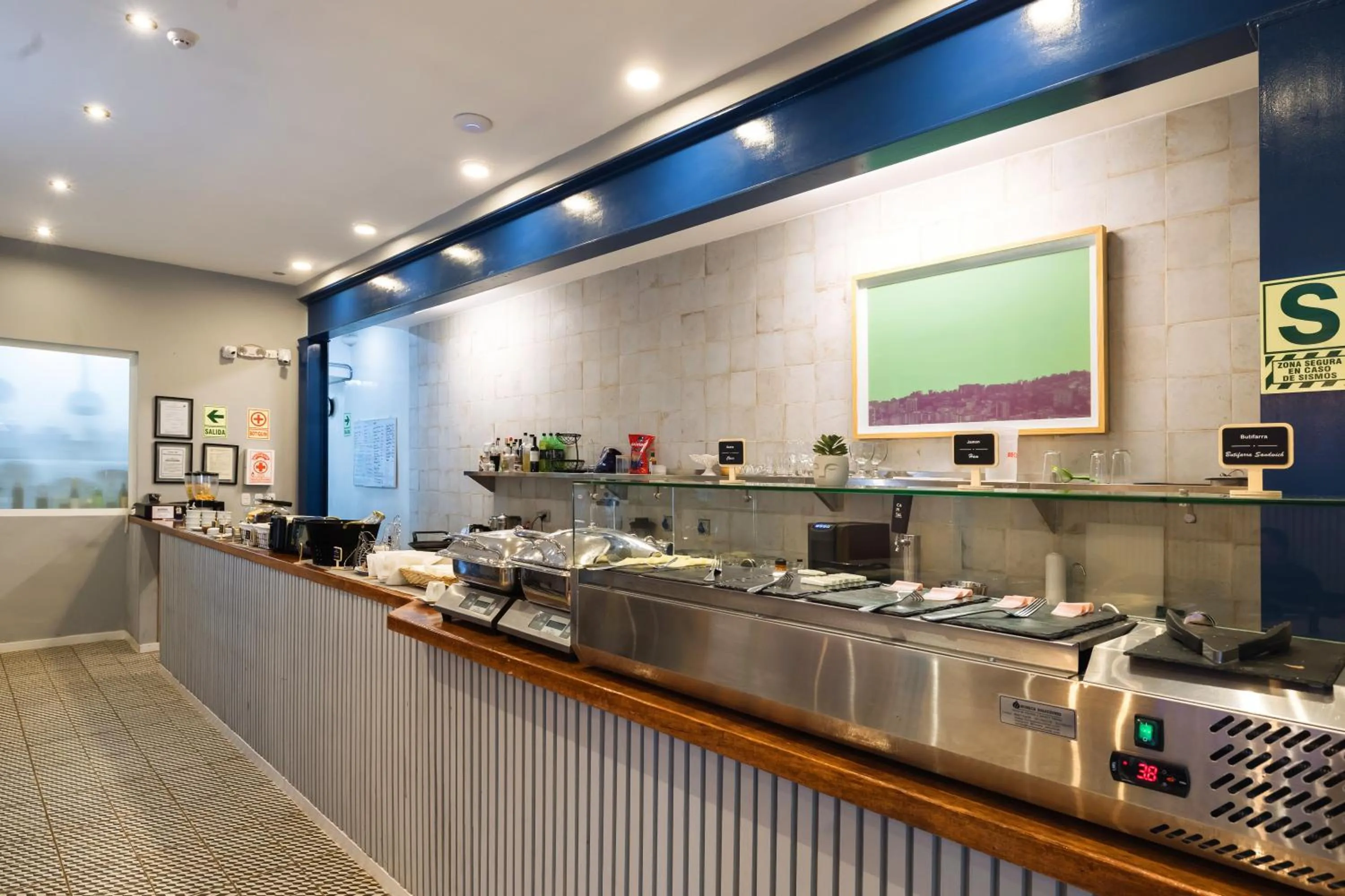 Restaurant/places to eat in TARATA BOUTIQUE HOTEL