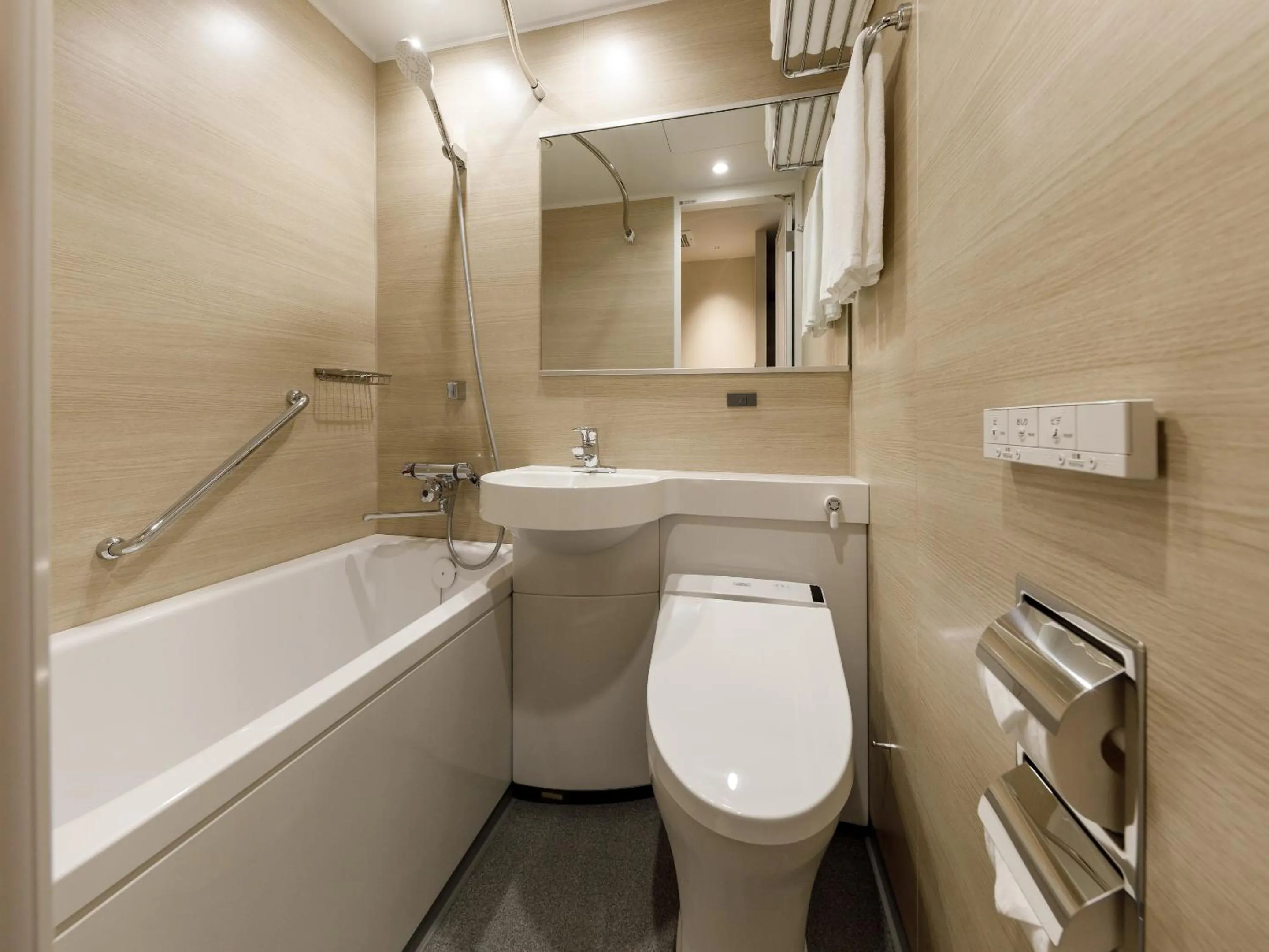 Shower in Nishitetsu Hotel Croom Hakata Gion Kushida Shrine