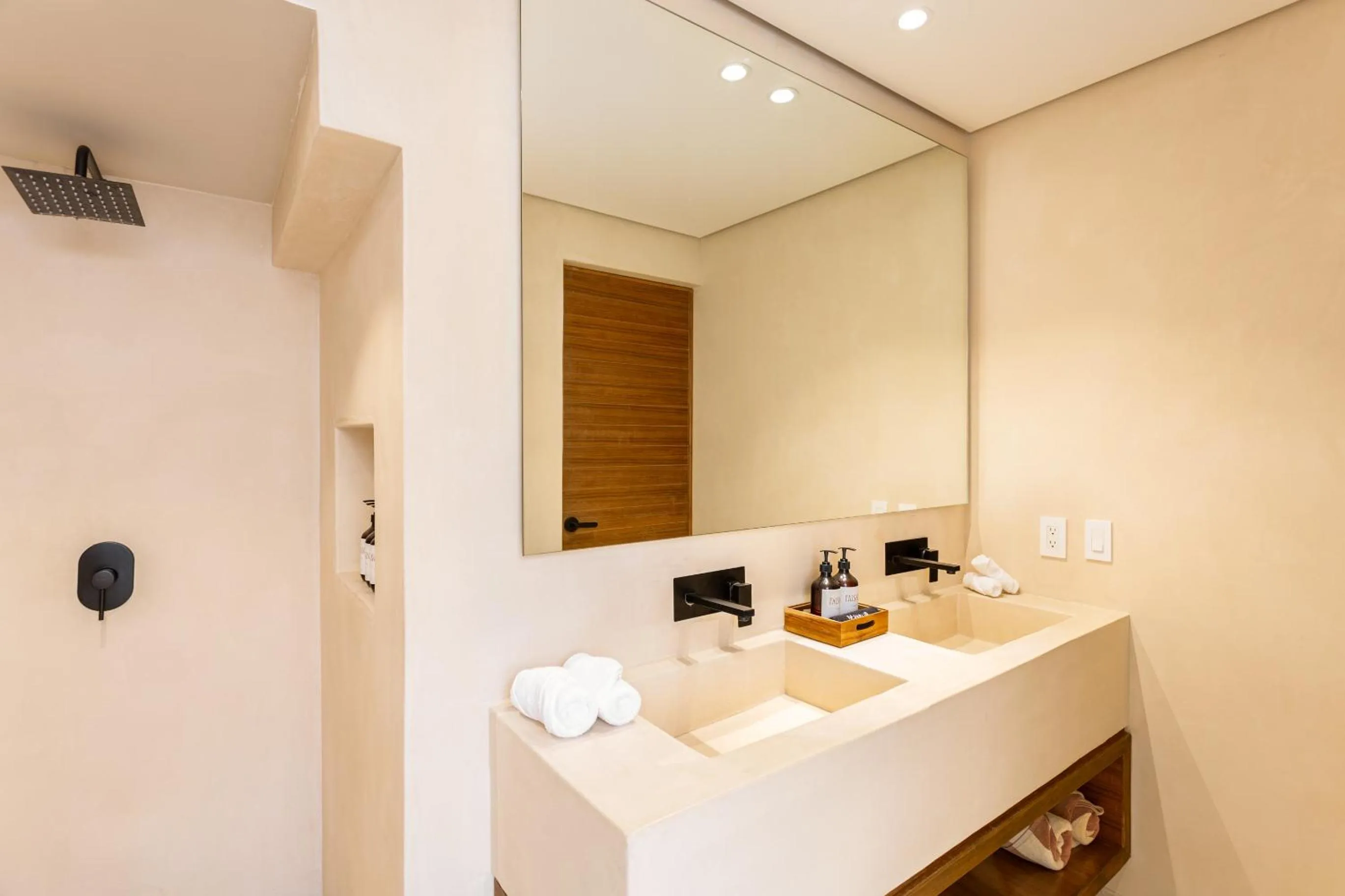 Bathroom in Collection O Faisano Boutique Luxury Hotel, Tulum Beach