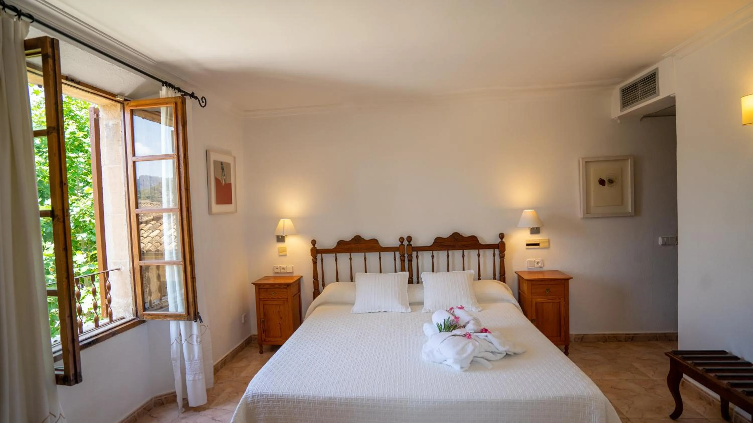 Bedroom, Bed in Juma Historic Hotel