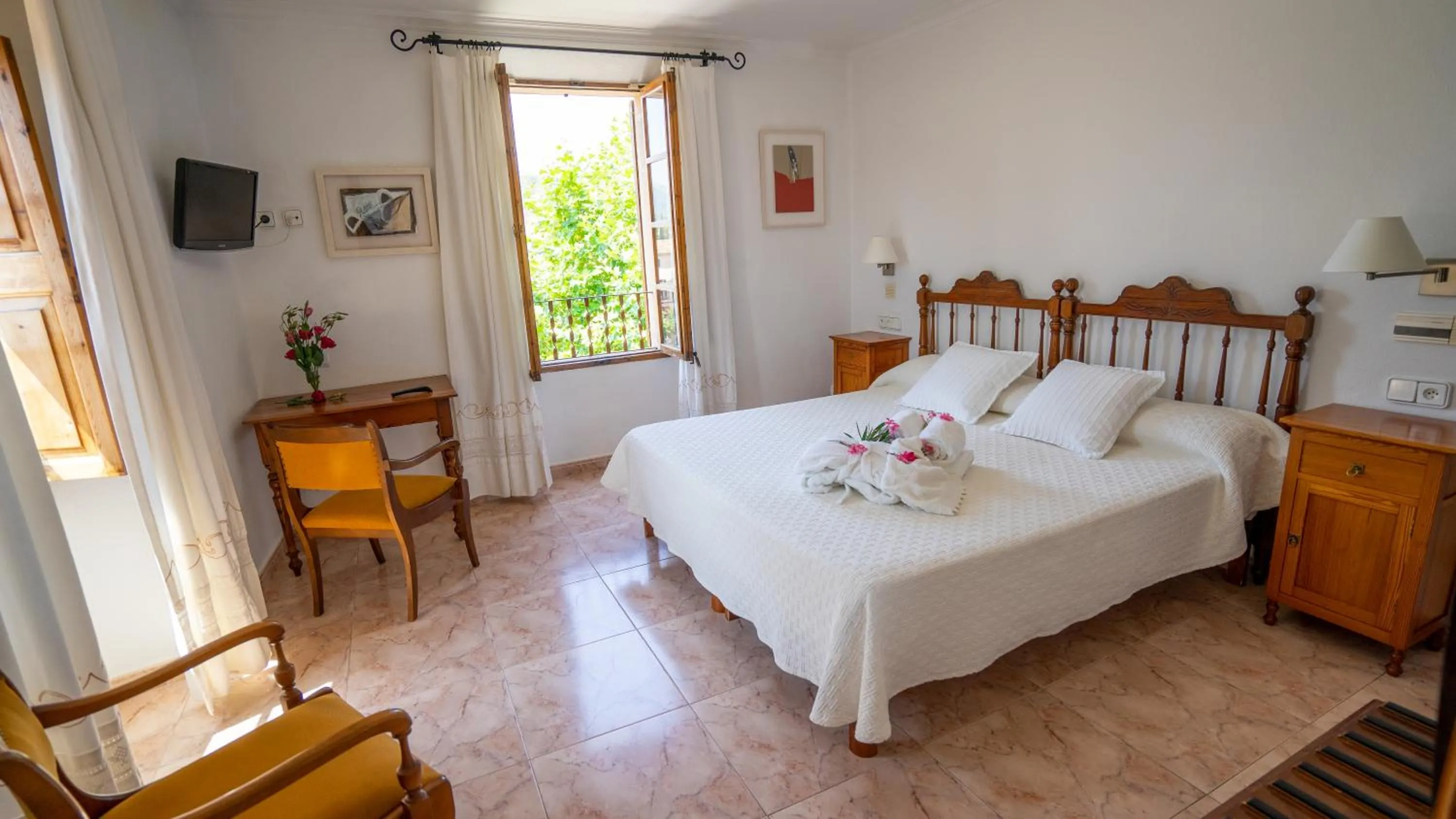 Bed in Juma Historic Hotel