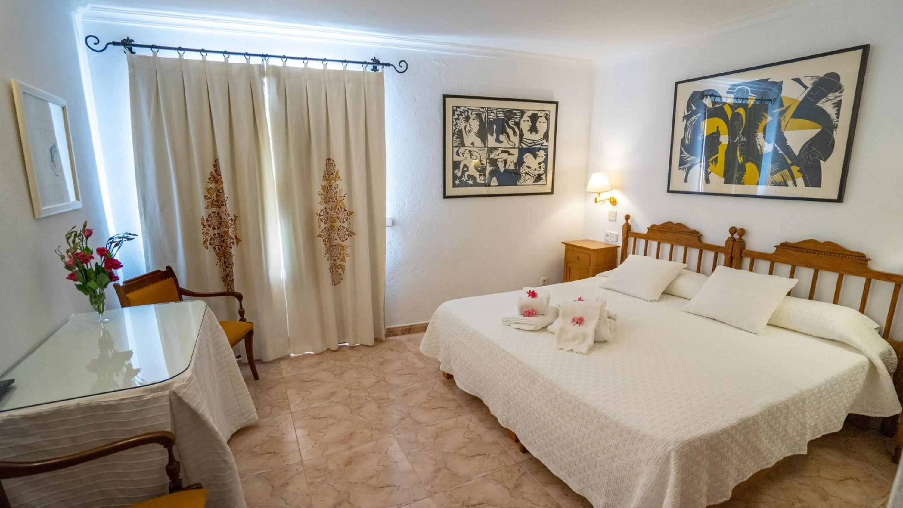 Bed in Juma Historic Hotel