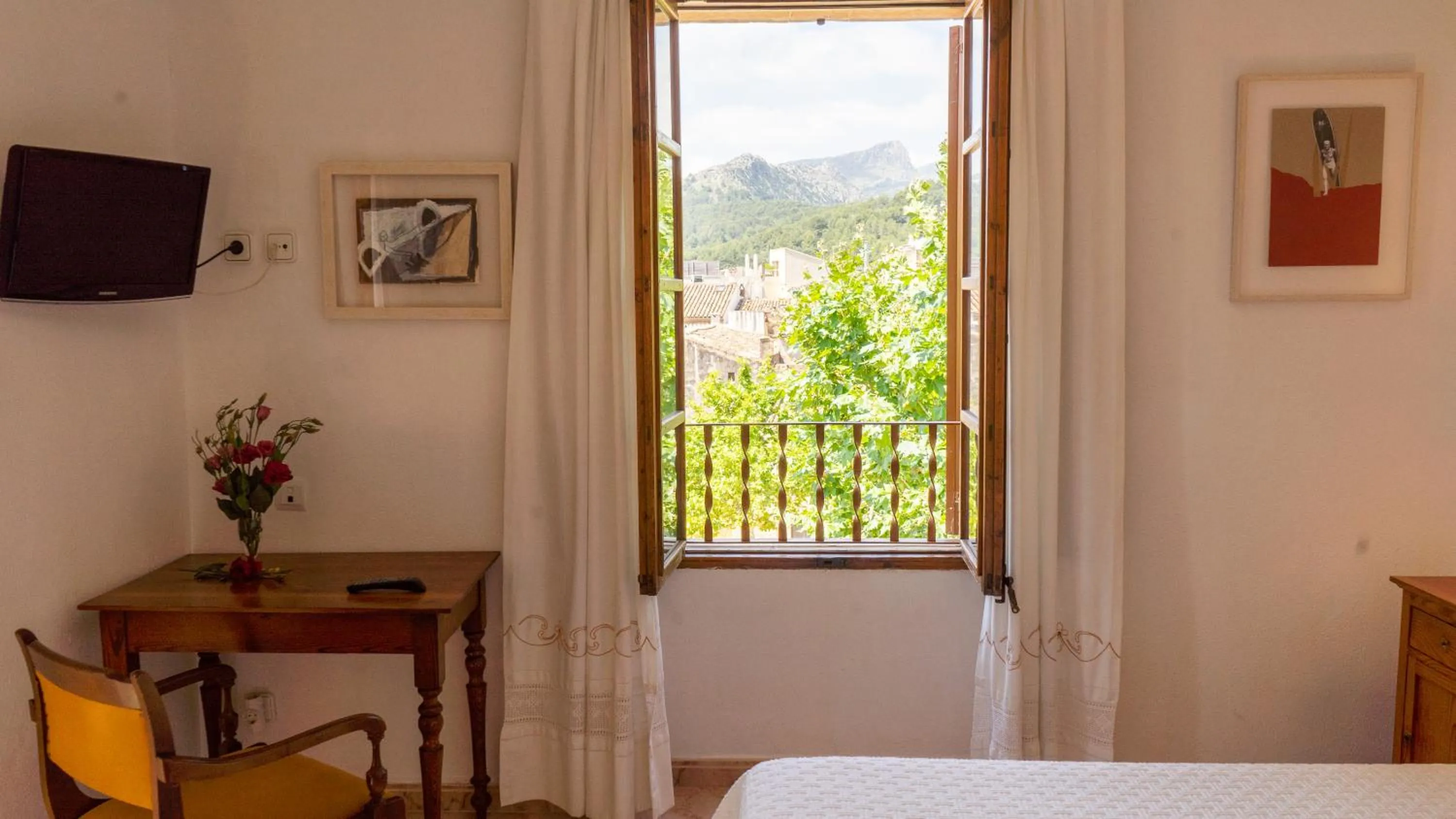 View (from property/room), Bed in Juma Historic Hotel