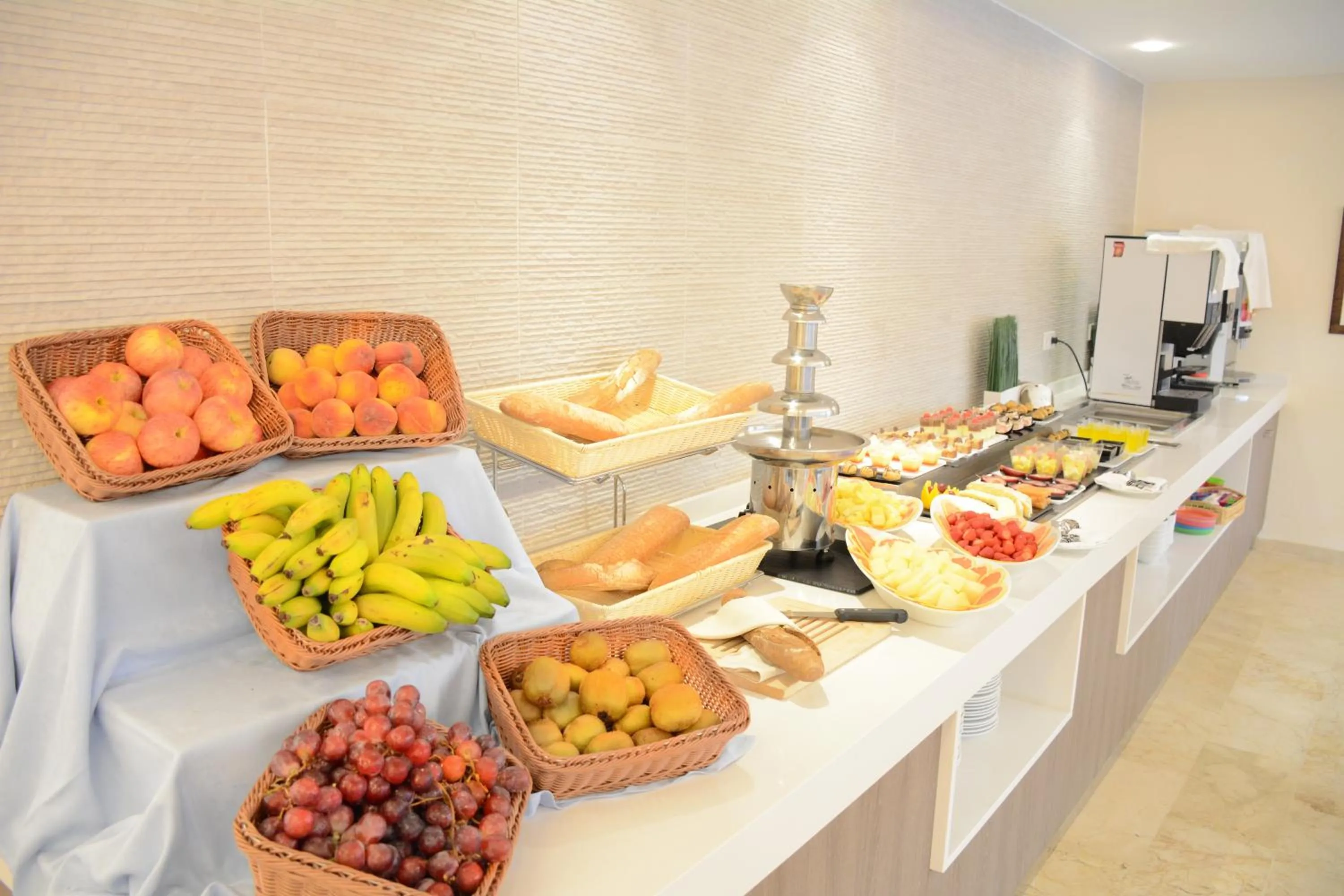 Restaurant/places to eat in Canyamel Sun Suites Hotel