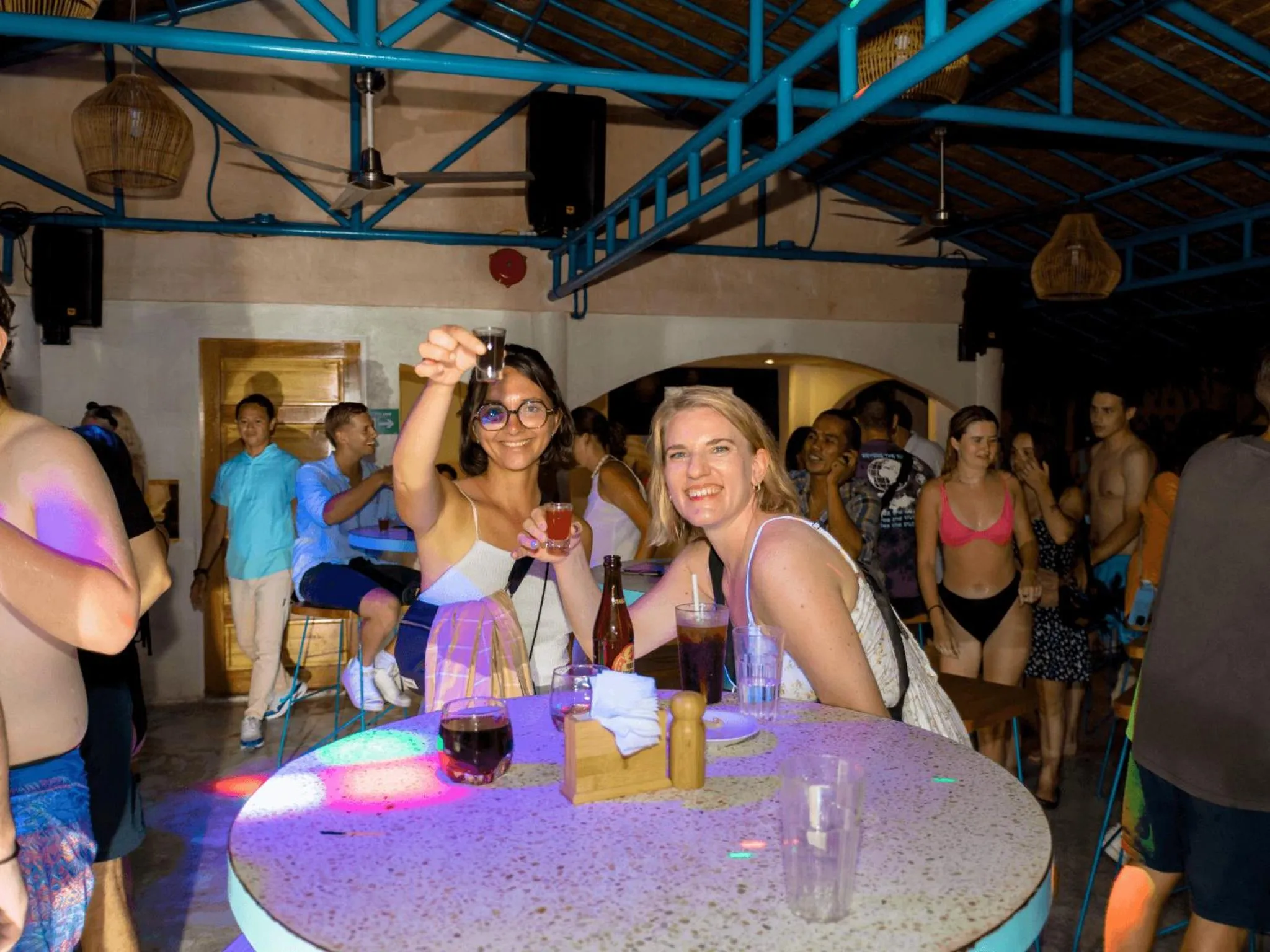 Lounge or bar in Mad Monkey Panglao