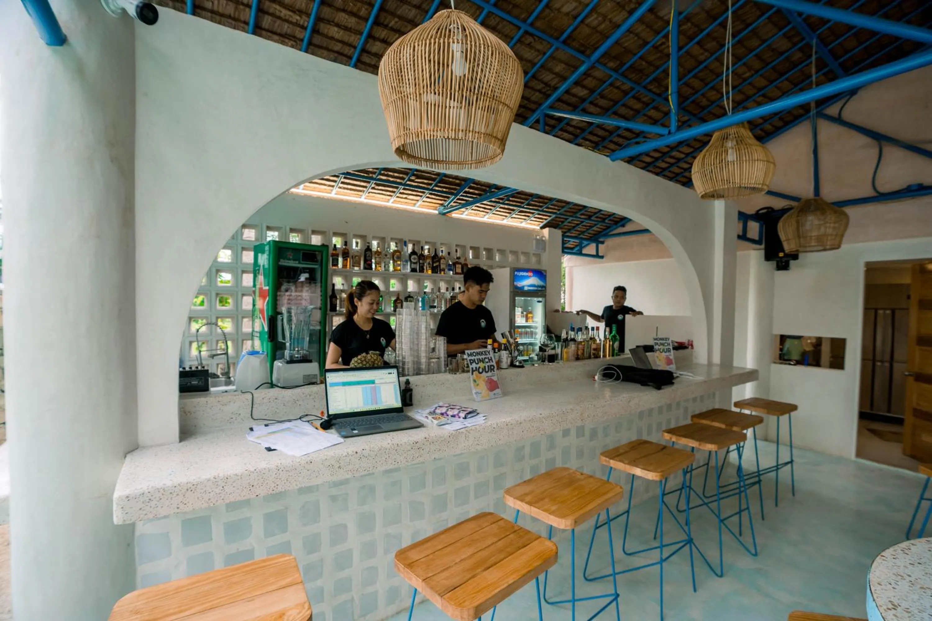 Lounge or bar in Mad Monkey Panglao