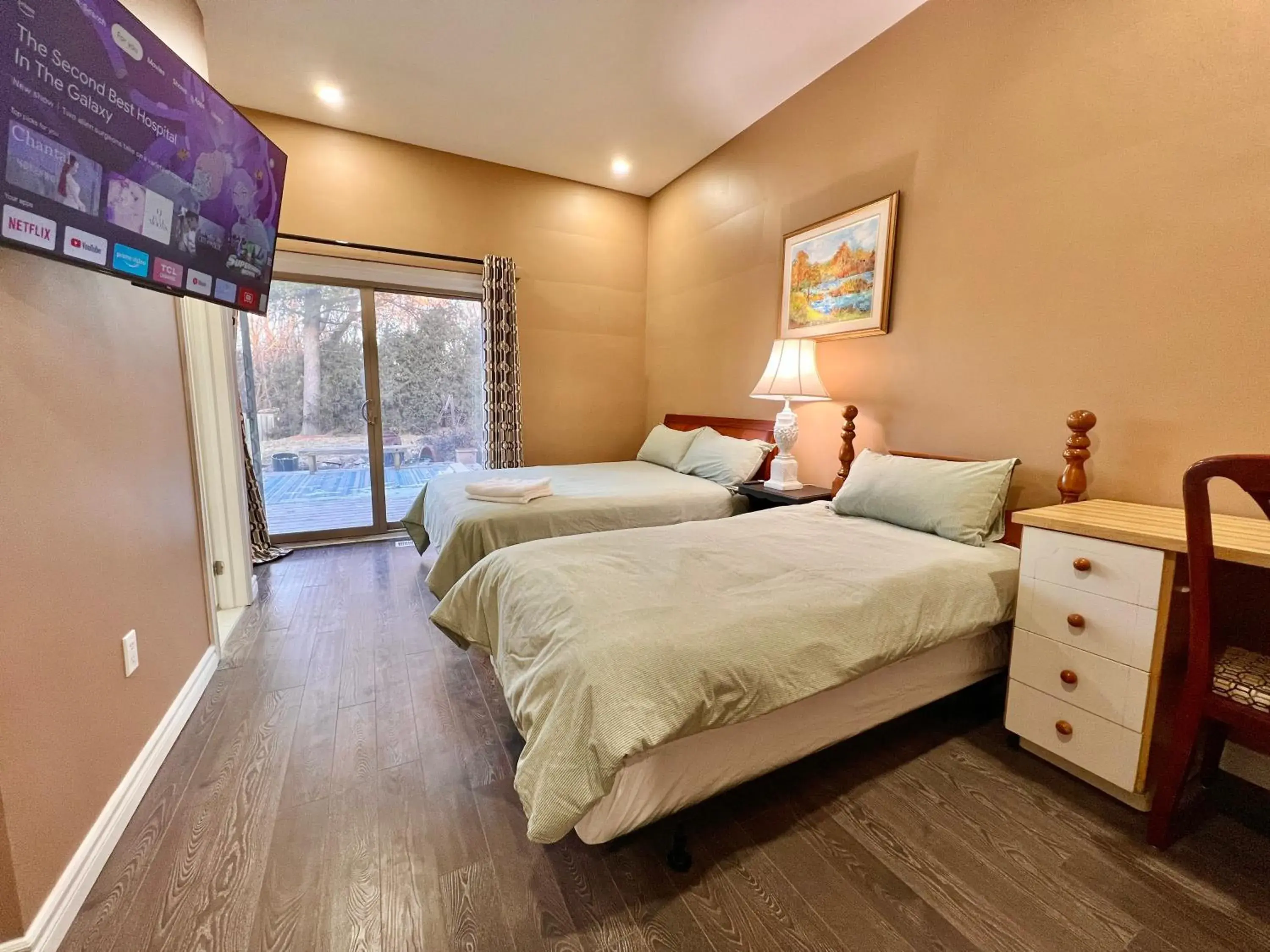 Deluxe Triple Room in Newly Renovated Home in Central Aurora Deluxe Triple Room in Newly Renovated Home in Central Aurora