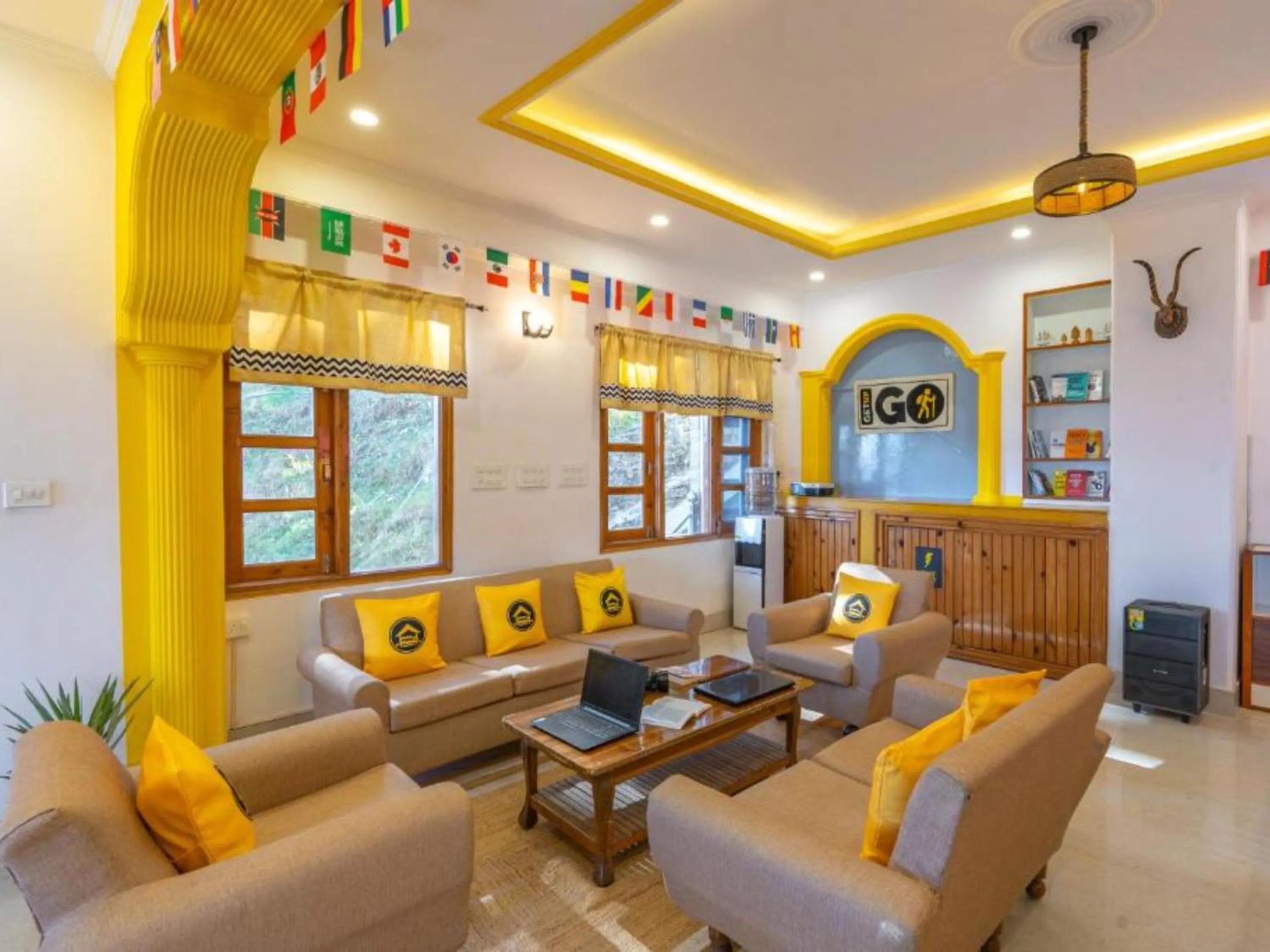 Living room in The Hosteller Narkanda