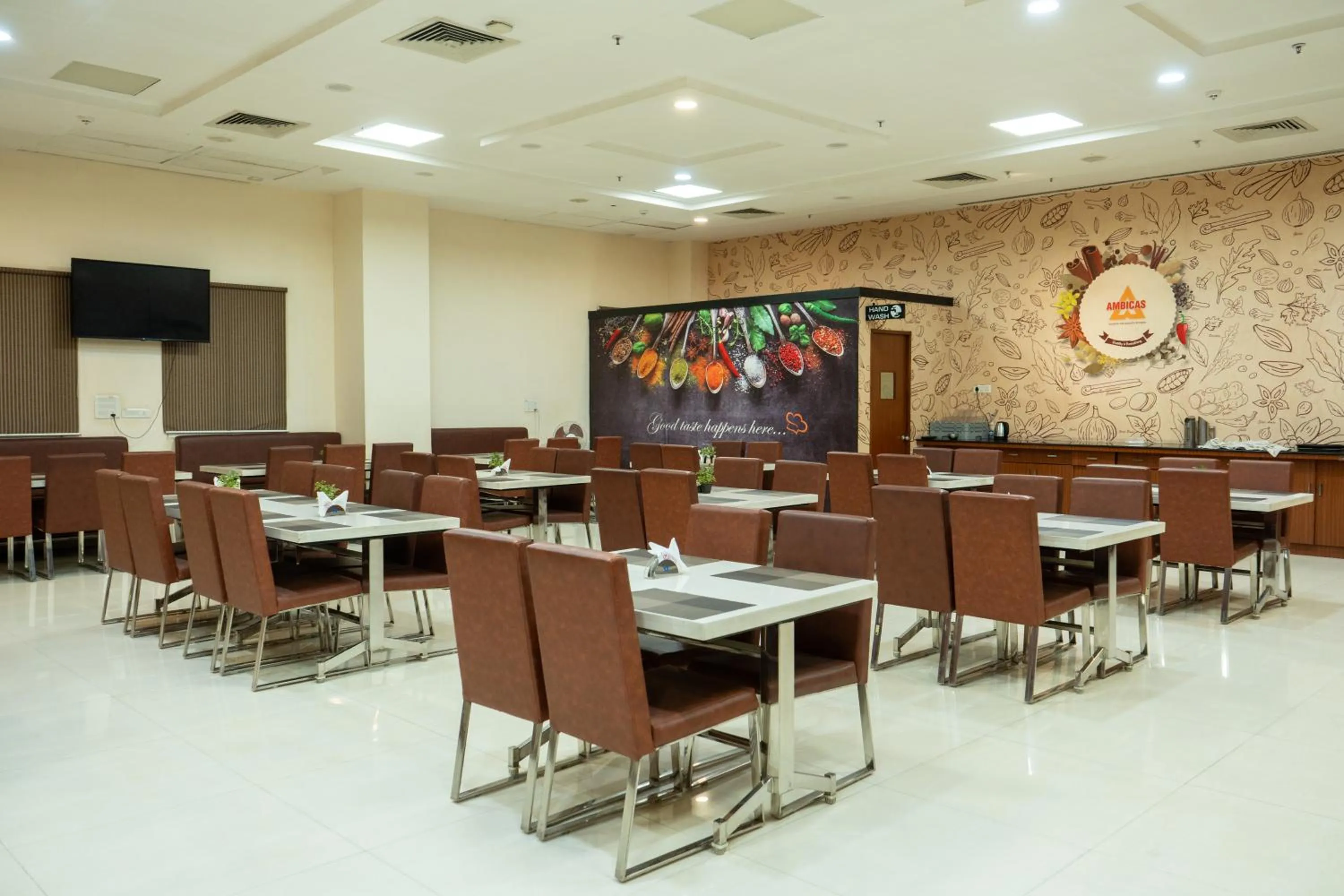 Restaurant/places to eat in Hotel Ambicas Grand