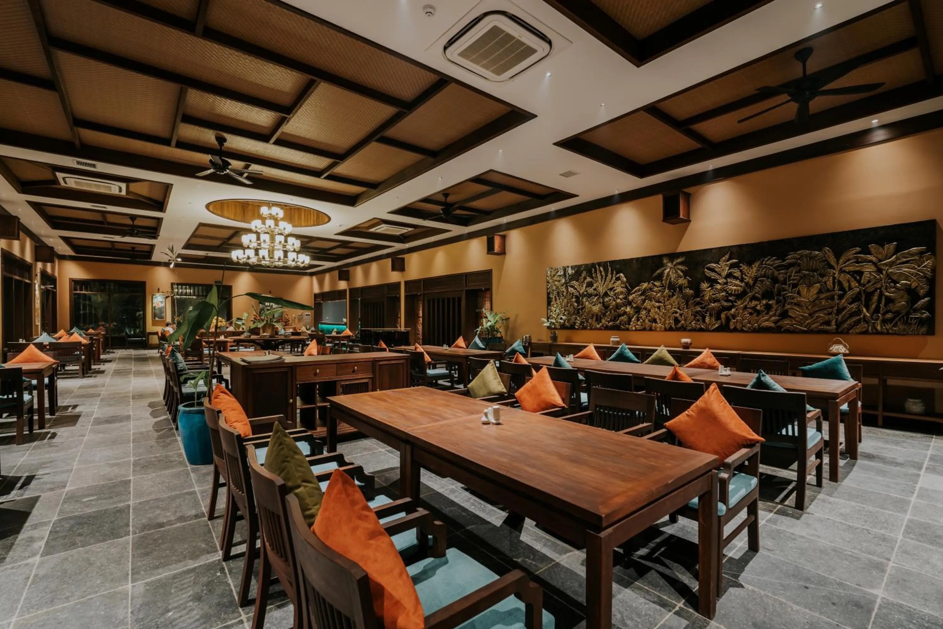 Restaurant/places to eat in Amour Resort Bavi