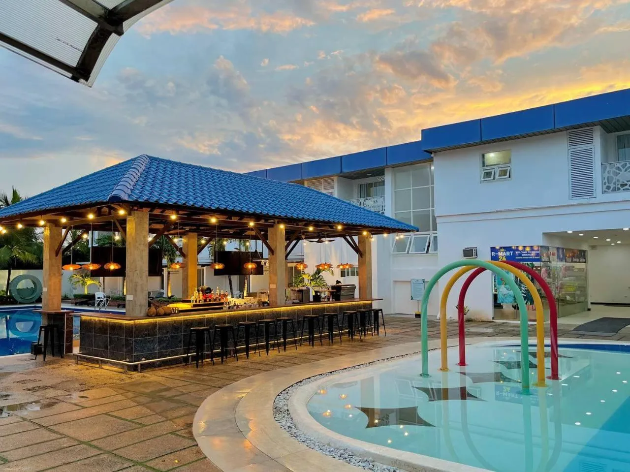 Lounge or bar in 라메디 리조트 보홀 Ramede Resort Bohl