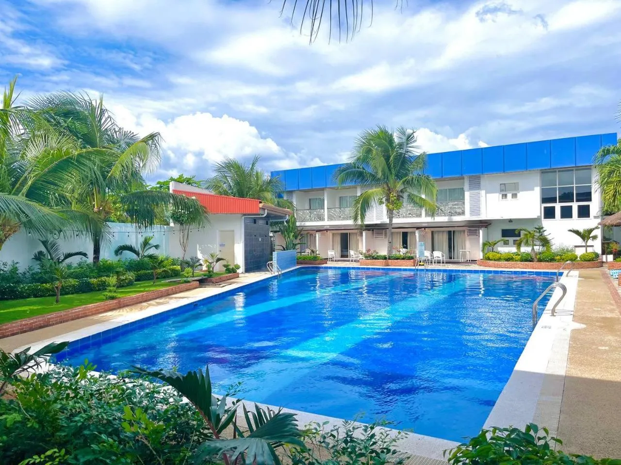 Swimming pool in 라메디 리조트 보홀 Ramede Resort Bohl