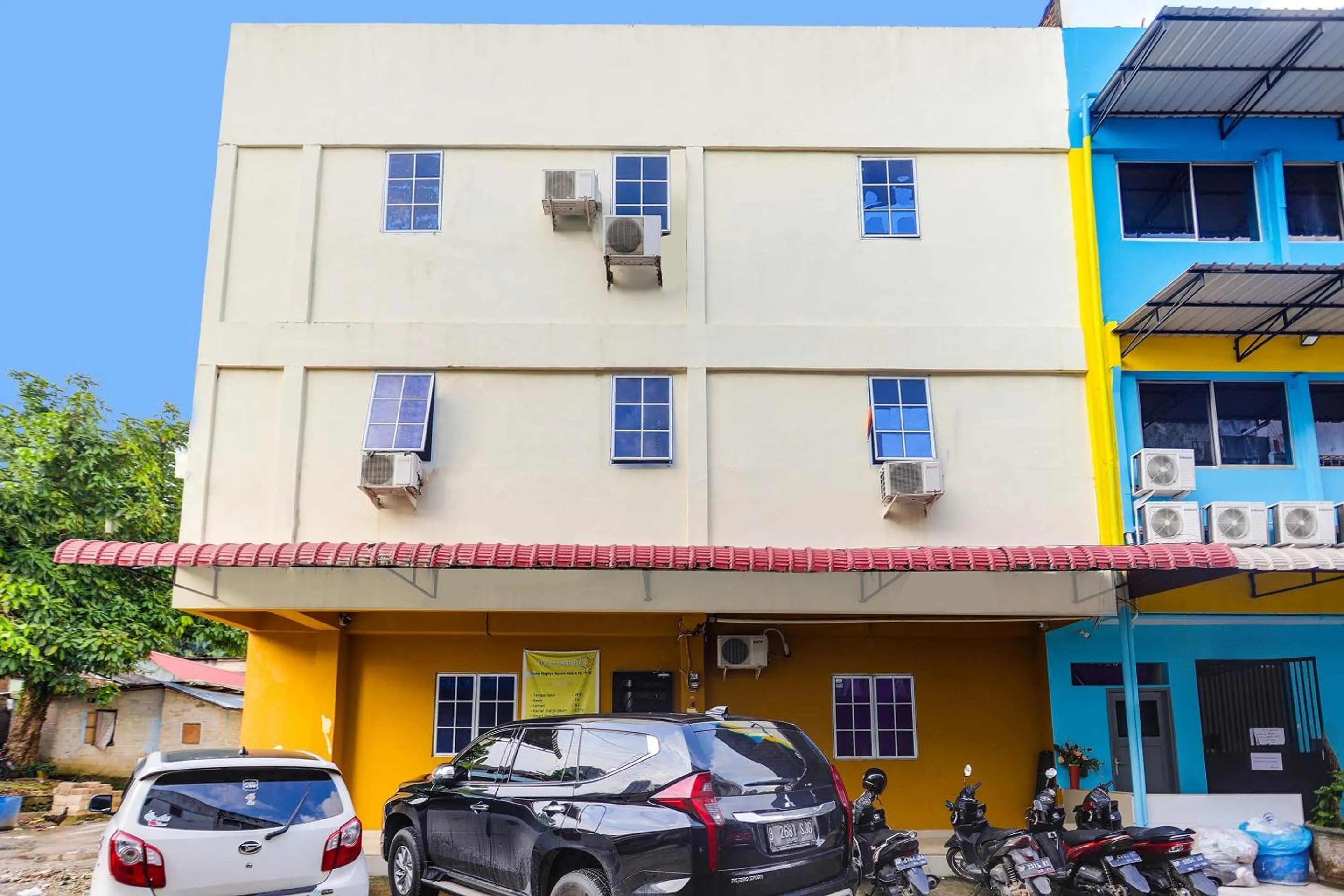 Facade/entrance in Hotel O Sunny Syariah