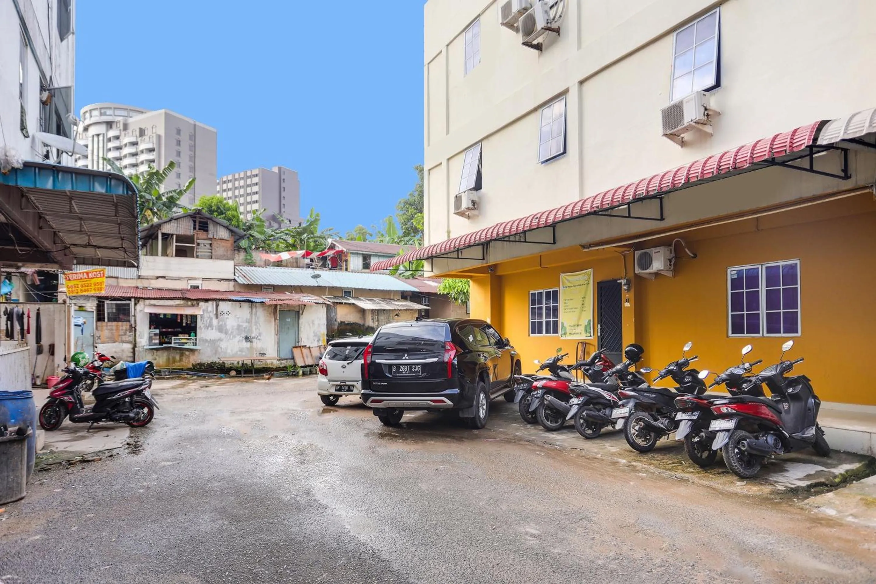 Facade/entrance in Hotel O Sunny Syariah