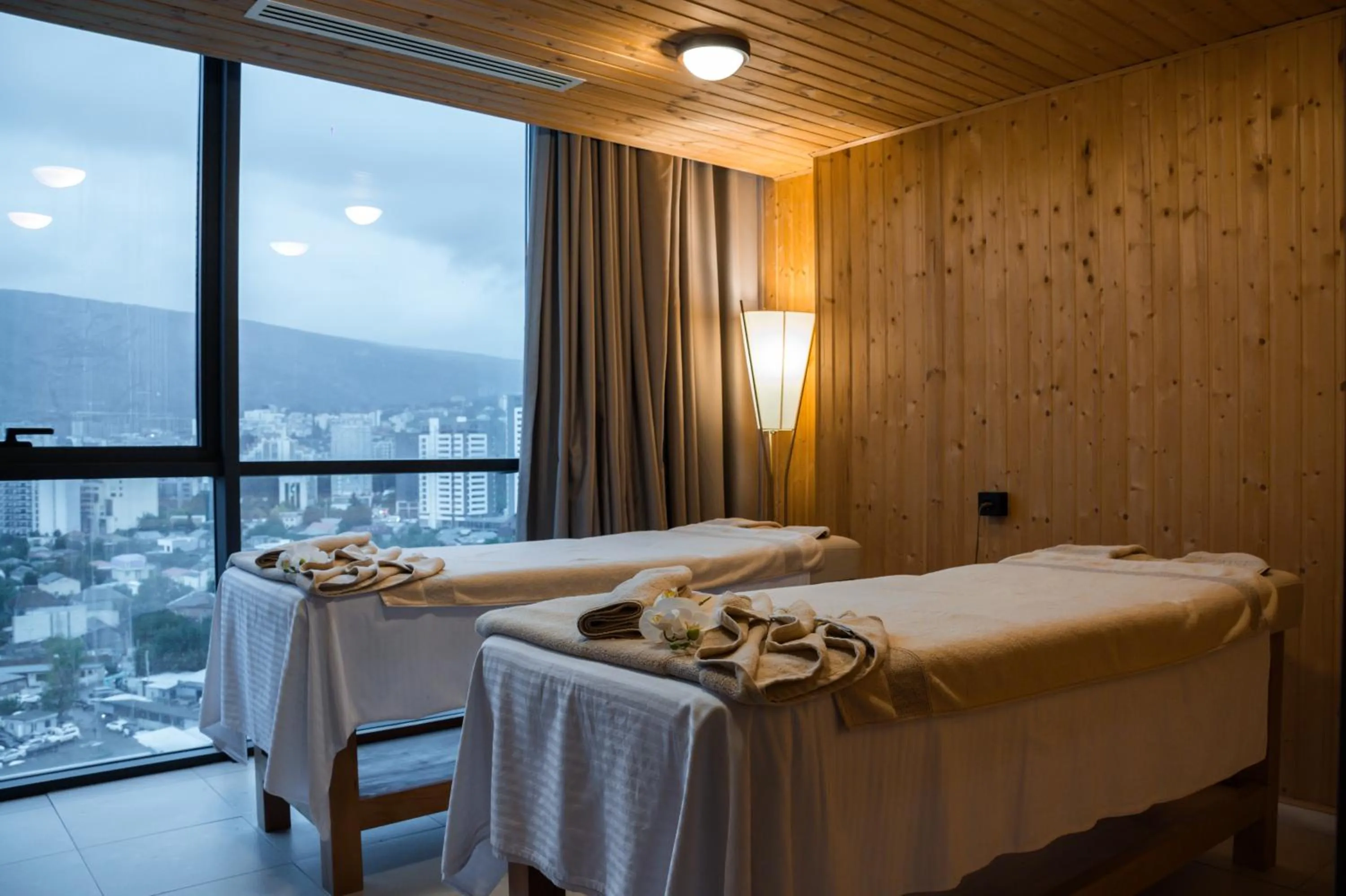Spa and wellness centre/facilities, Bed in Royal Tulip Hotel & Casino, Tbilisi
