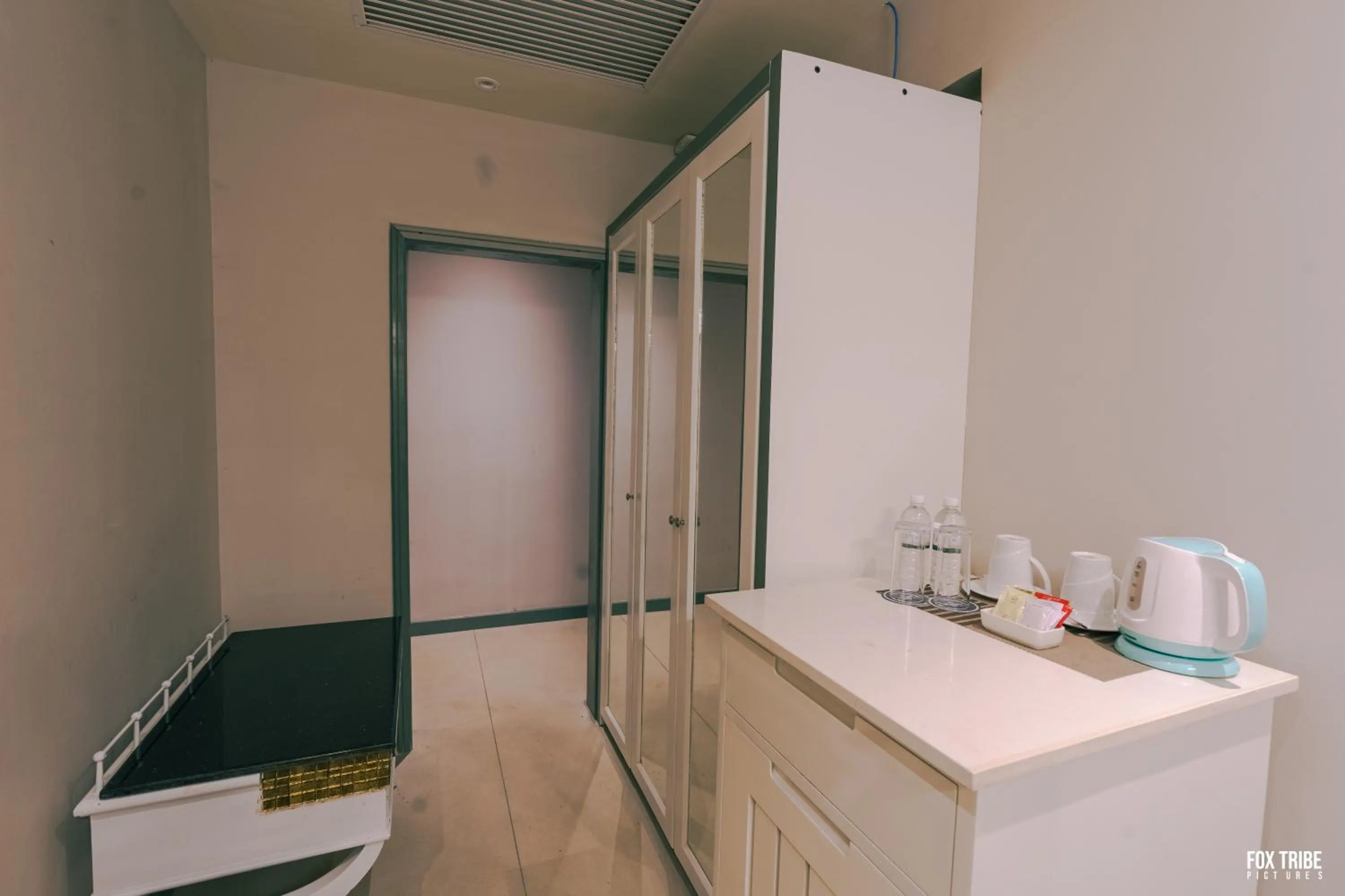 Earl's Regent Negombo "Golden Shore at Your Door - Find Your Dream Stay"