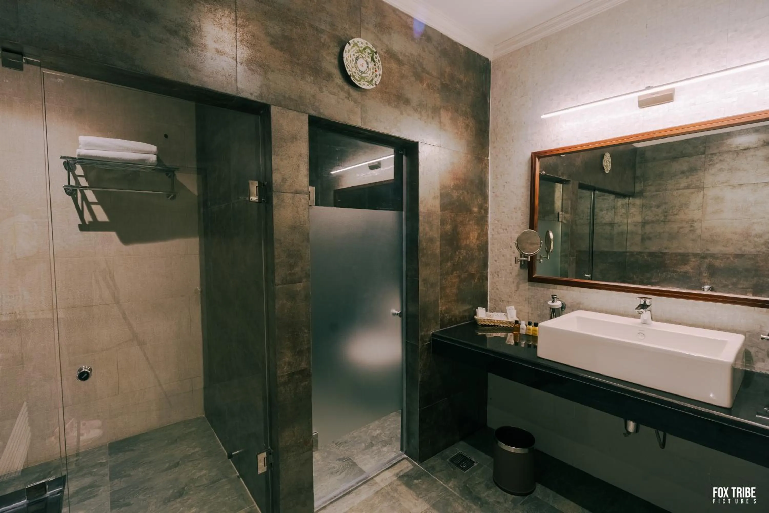 Earl's Regent Negombo "Golden Shore at Your Door - Find Your Dream Stay"