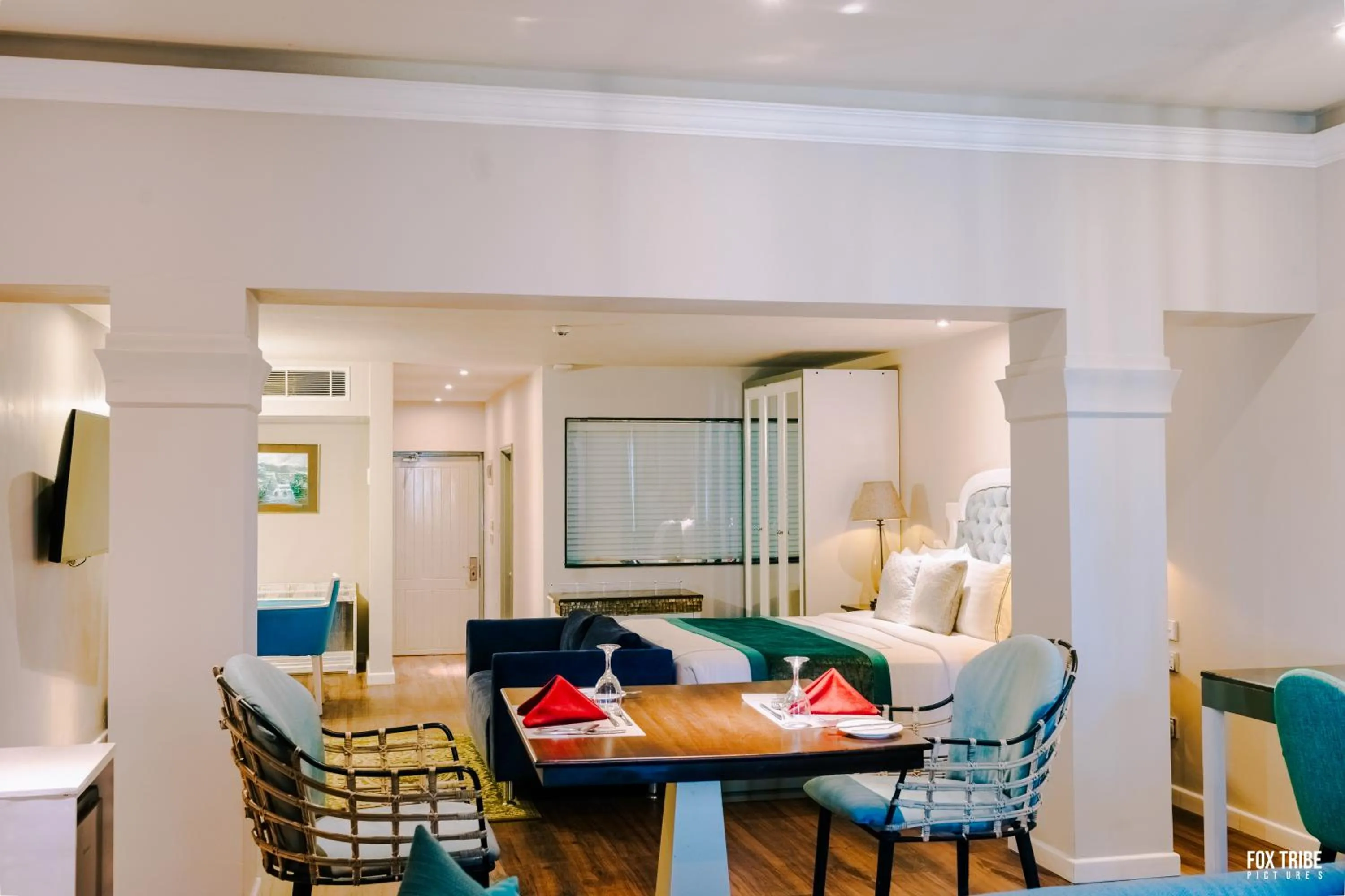 Earl's Regent Negombo "Golden Shore at Your Door - Find Your Dream Stay"