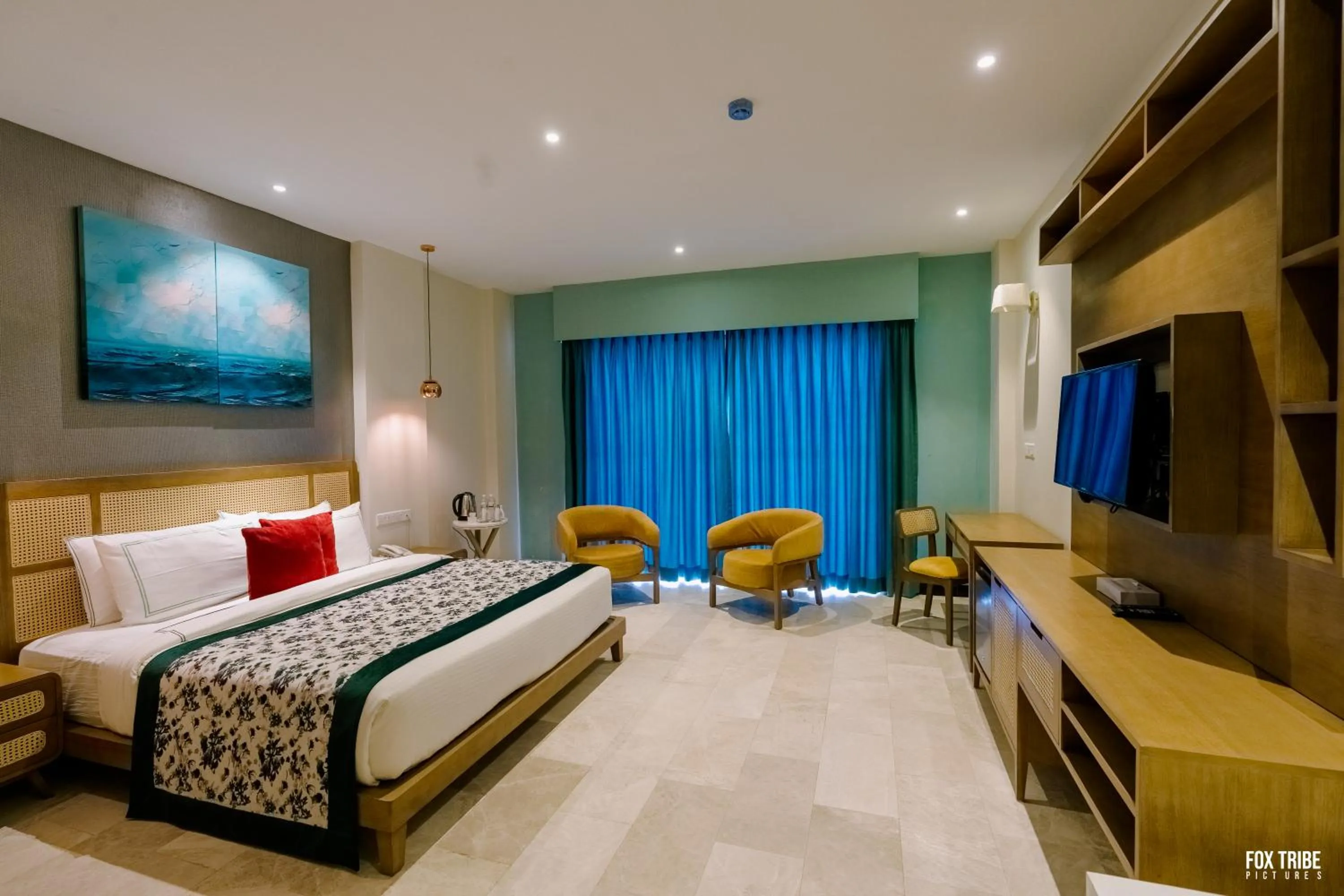 Bed in Earl's Regent Negombo "Golden Shore at Your Door - Find Your Dream Stay"