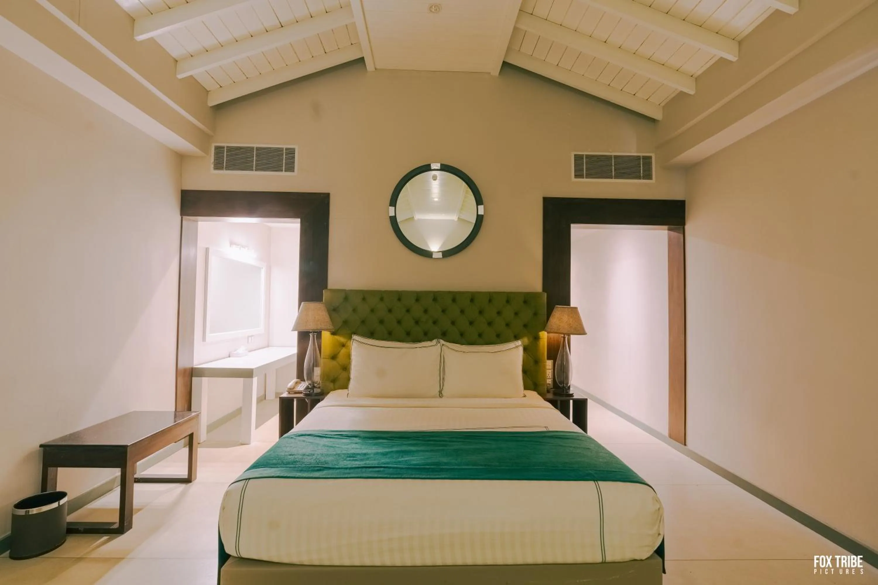 Bed in Earl's Regent Negombo "Golden Shore at Your Door - Find Your Dream Stay"