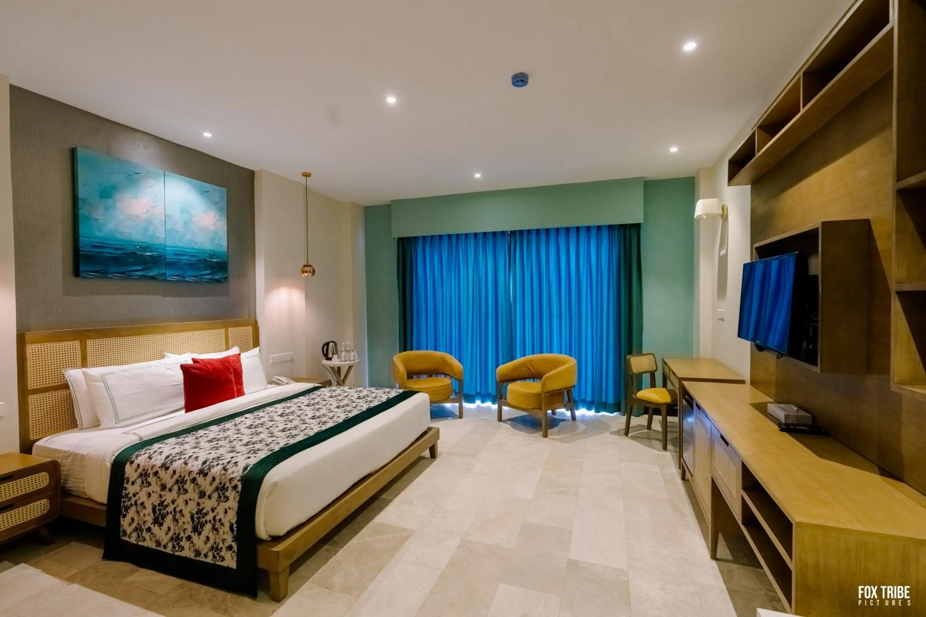 Bed in Earl's Regent Negombo "Golden Shore at Your Door - Find Your Dream Stay"