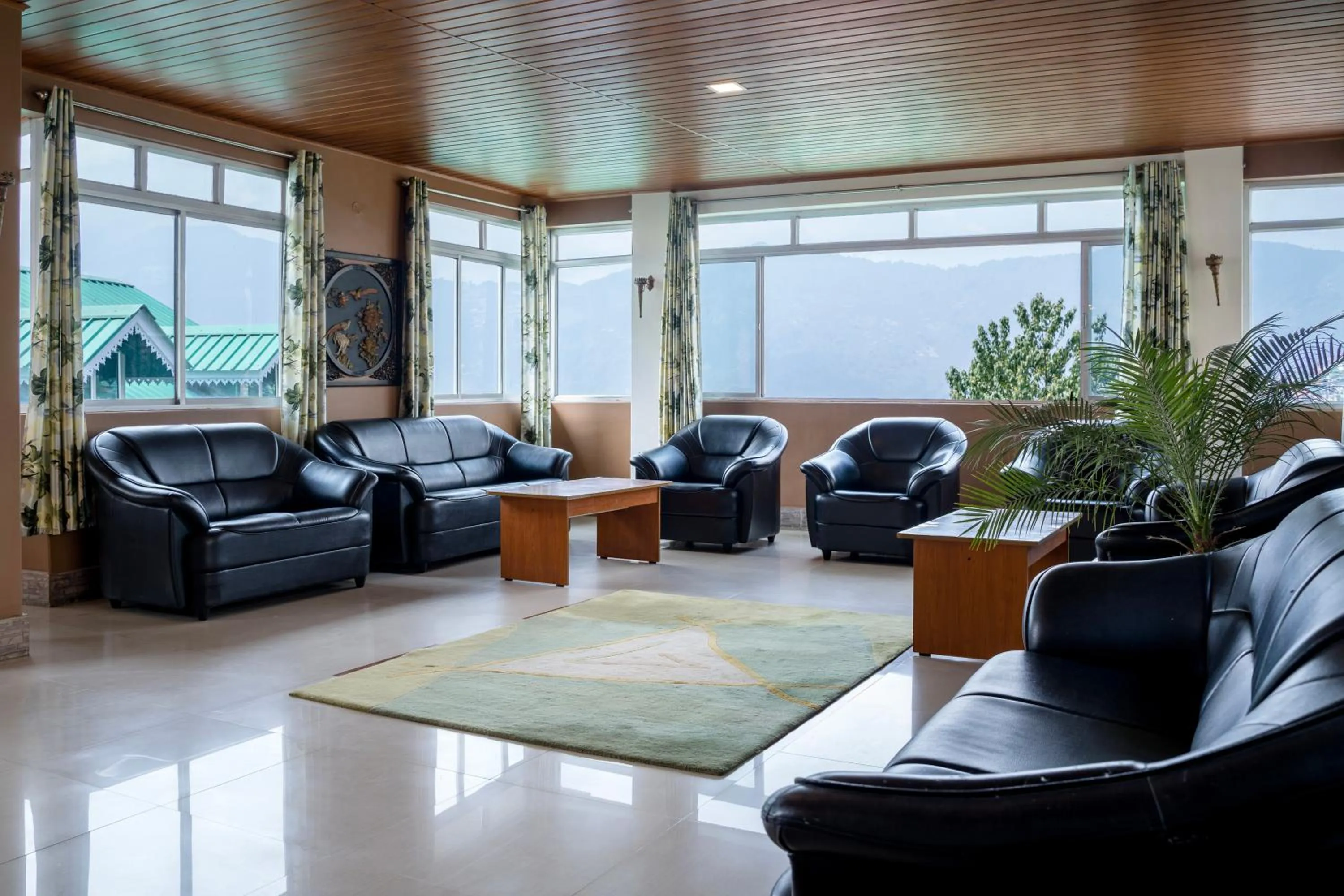 Banquet/Function facilities in Sparrow Juniper Tree 2 min walk To Mg Marg