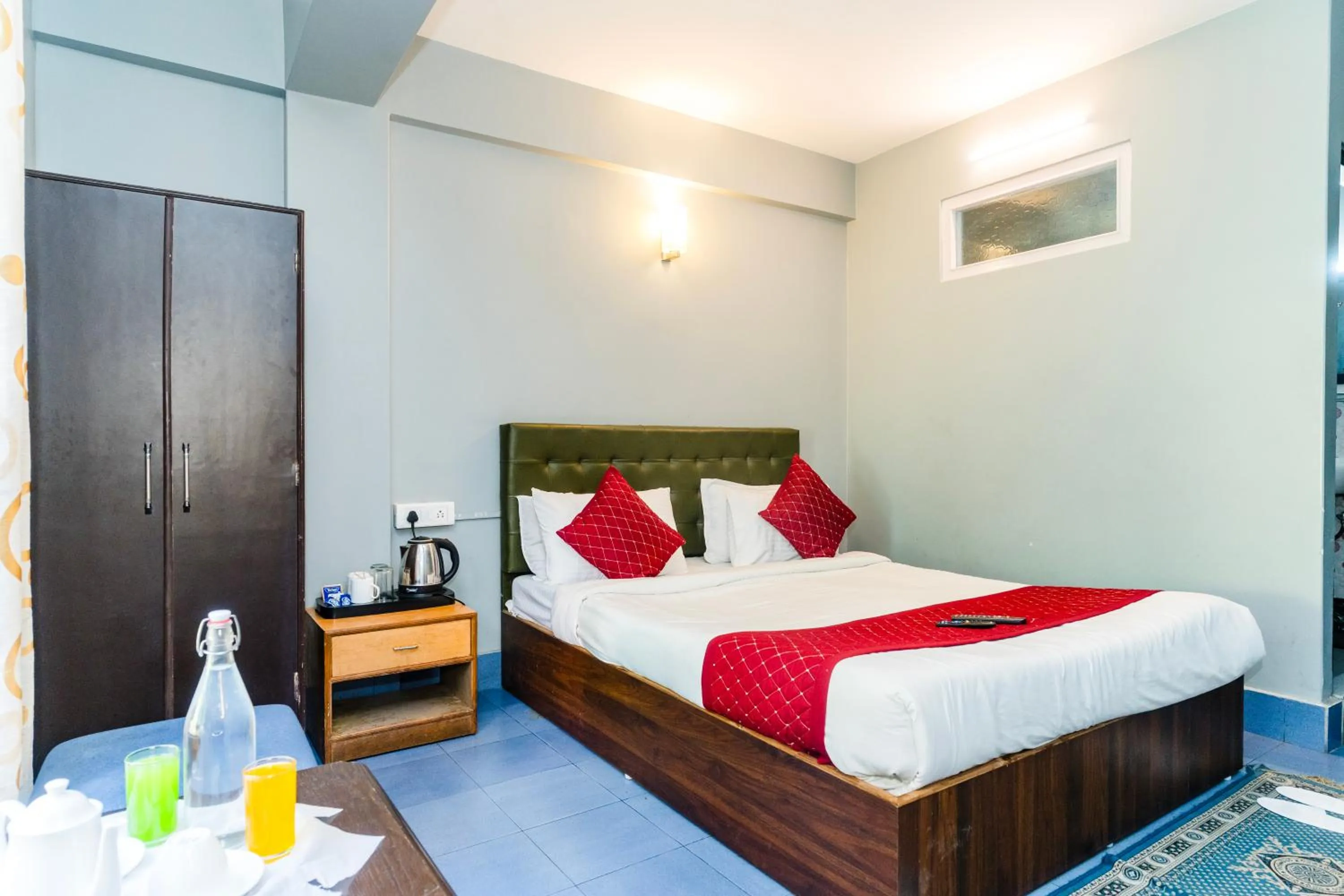 Bed in Sparrow Juniper Tree 2 min walk To Mg Marg