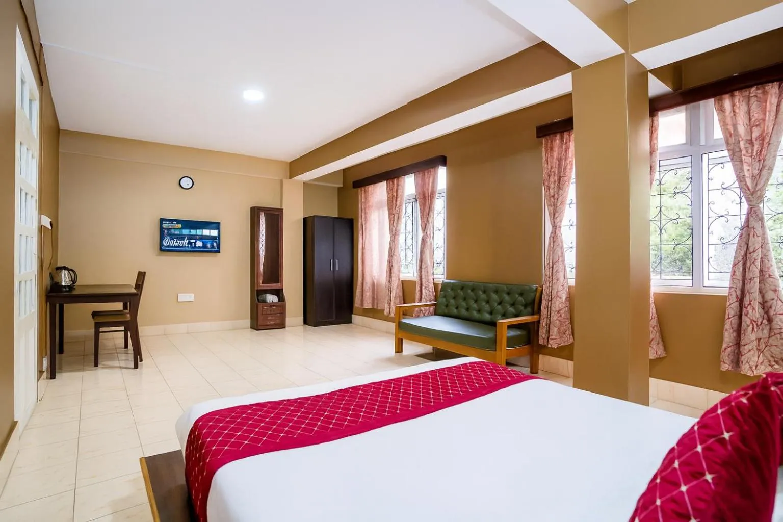 Bed in Sparrow Juniper Tree 2 min walk To Mg Marg