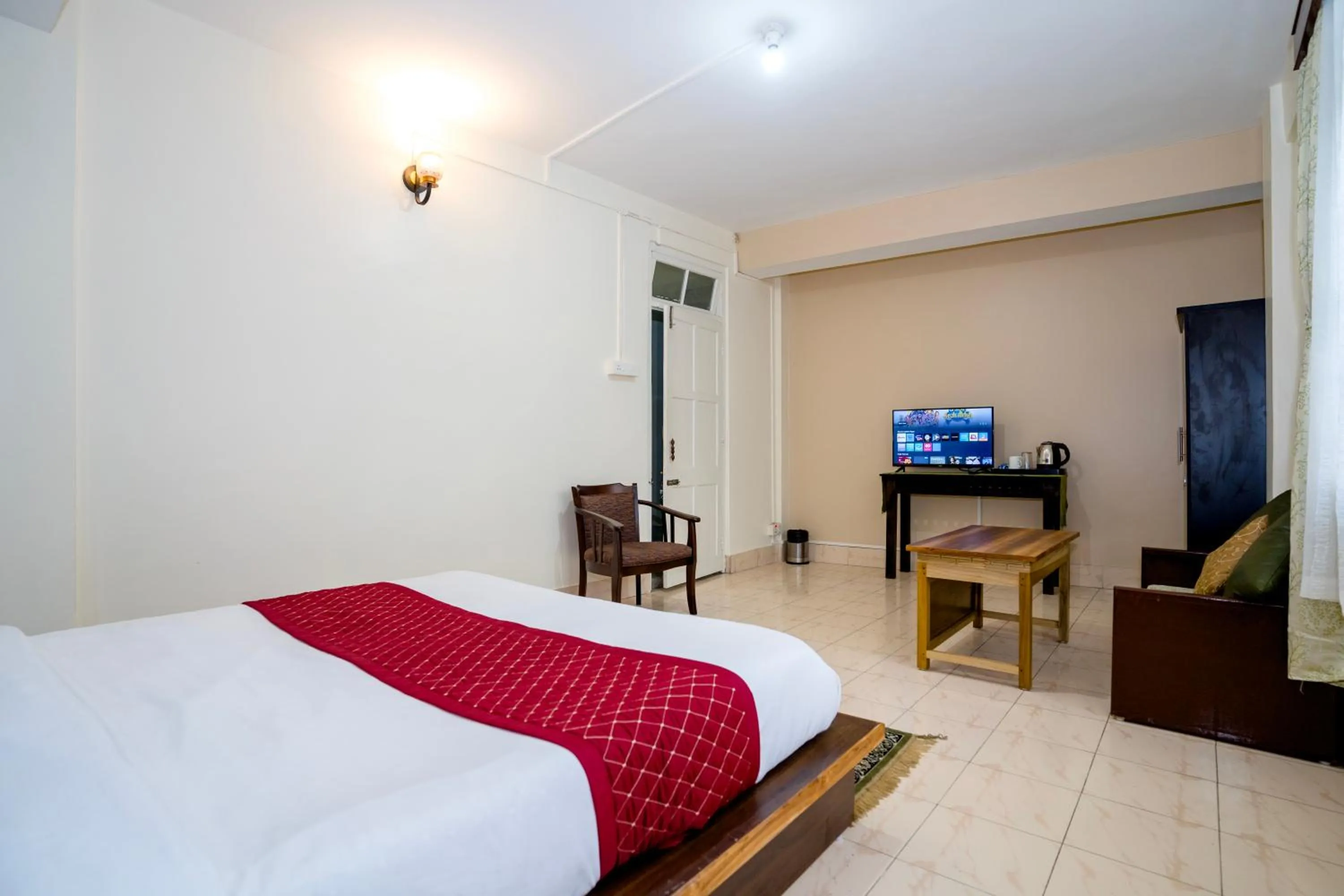 Bed in Sparrow Juniper Tree 2 min walk To Mg Marg