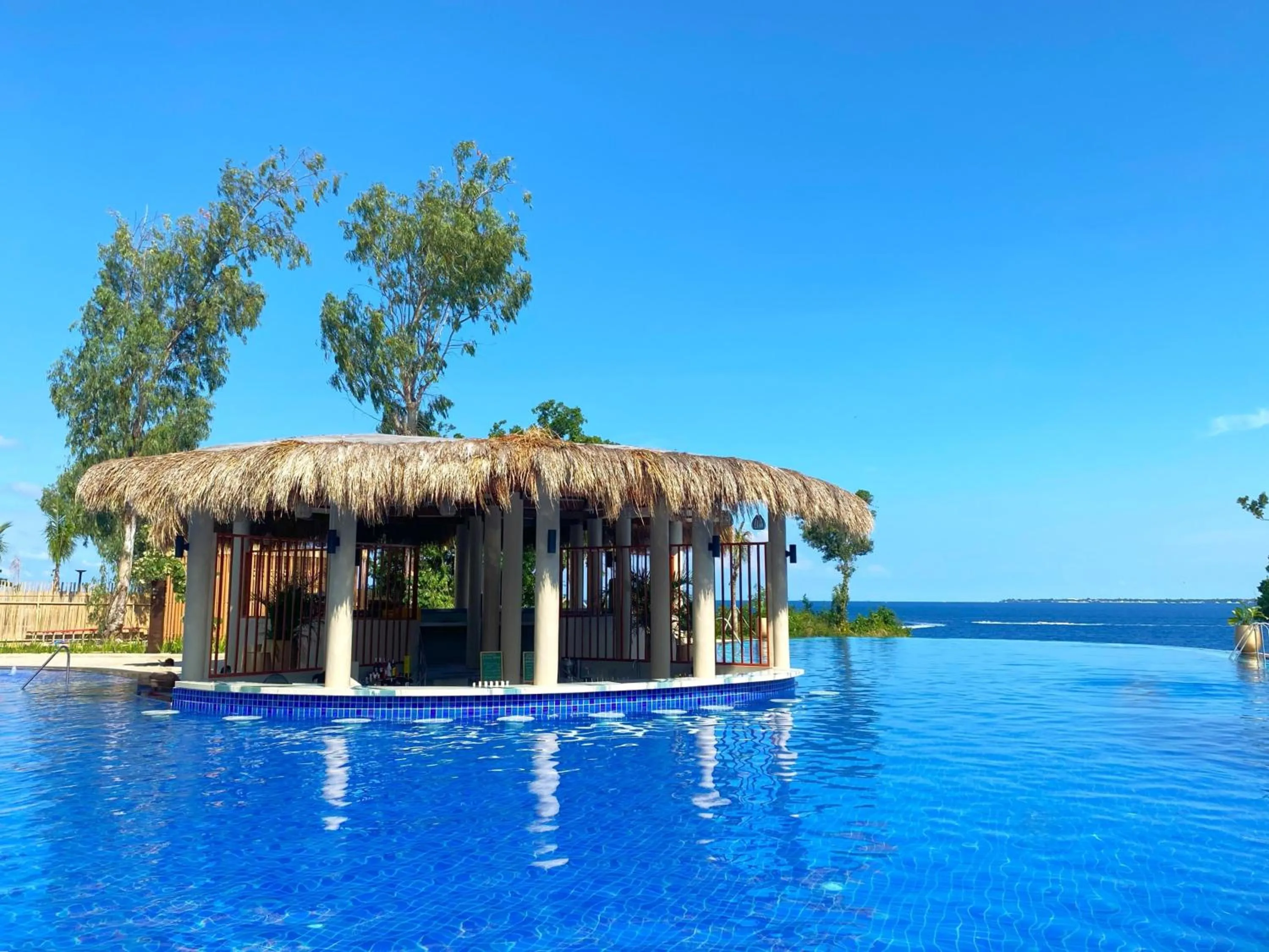 Swimming pool in Belmont Hotel Mactan