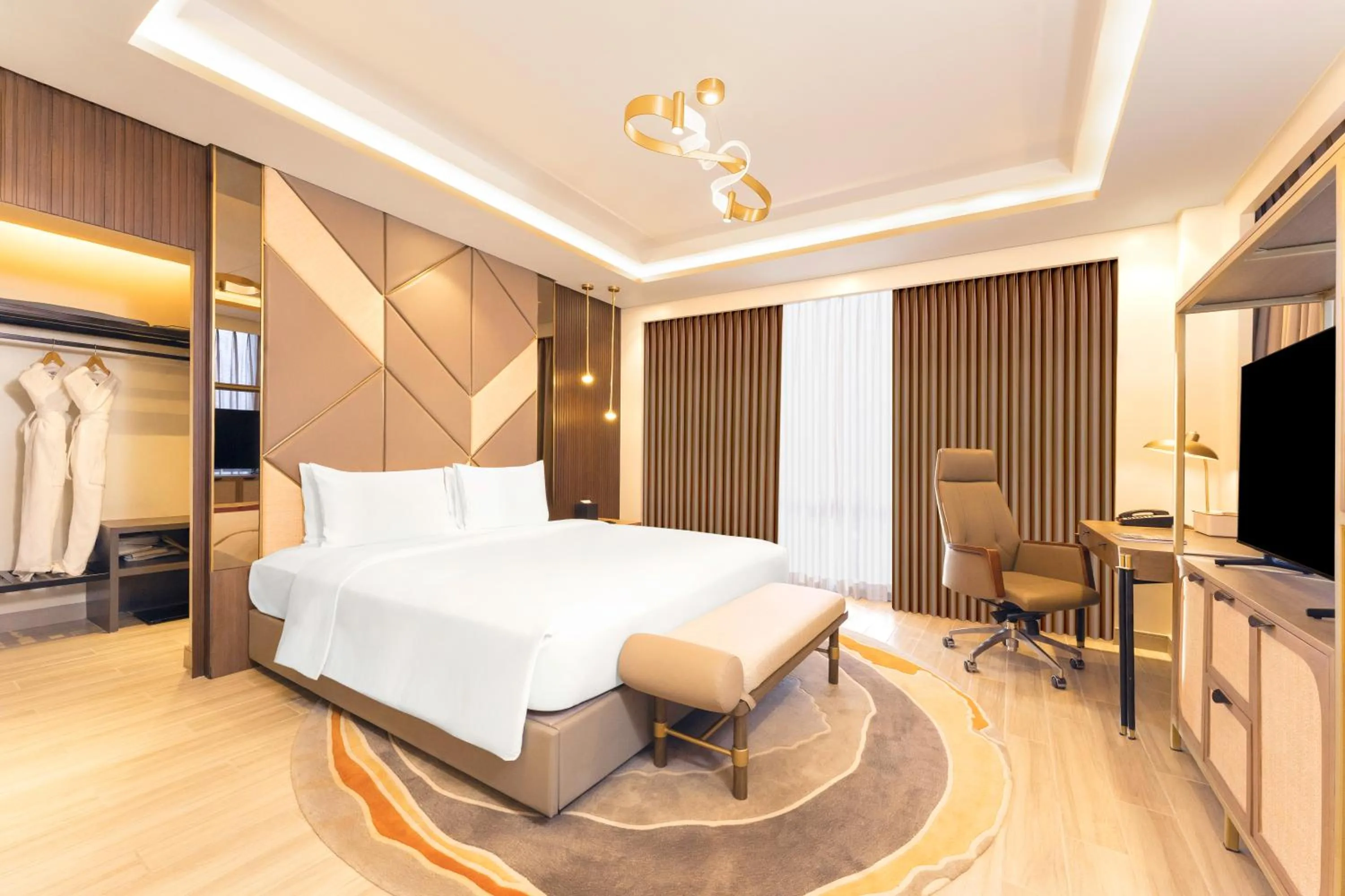 Bedroom, Bed in Mercure Mactan Cebu