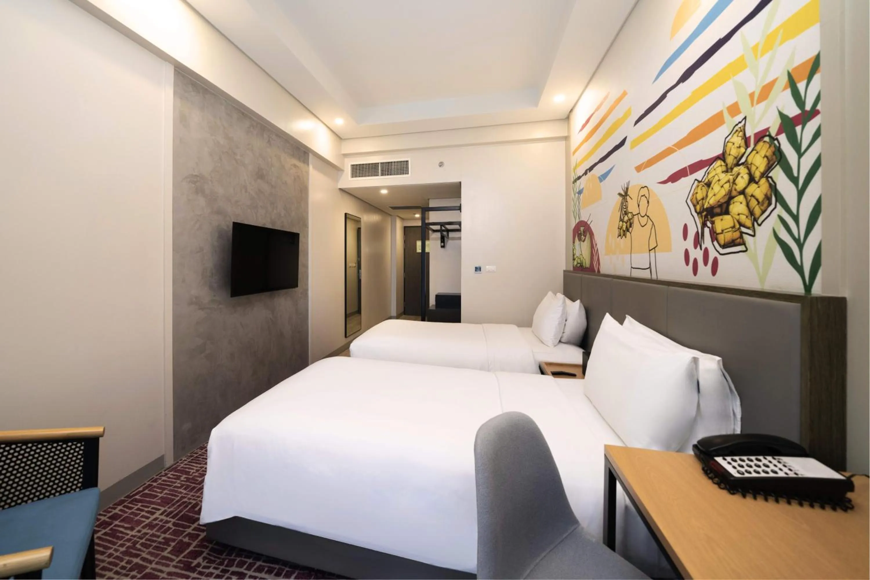 Bedroom, Bed in Mercure Mactan Cebu