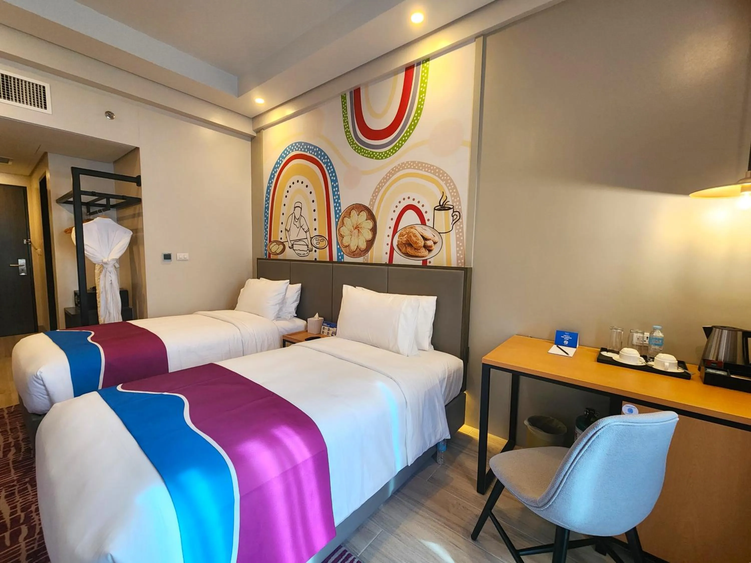 Bedroom, Bed in Belmont Hotel Mactan