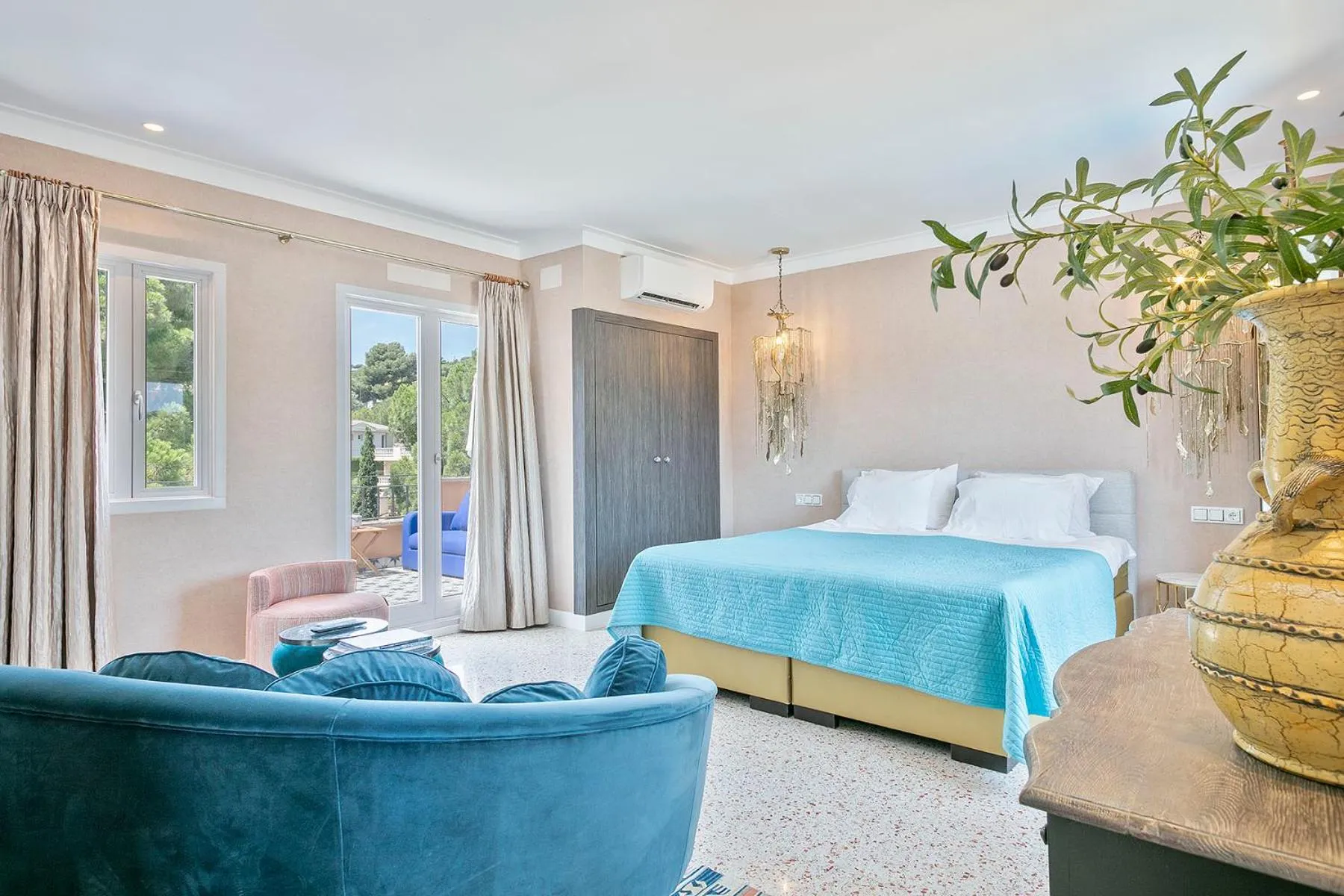 Bed in Van der Valk Hotel Barcarola