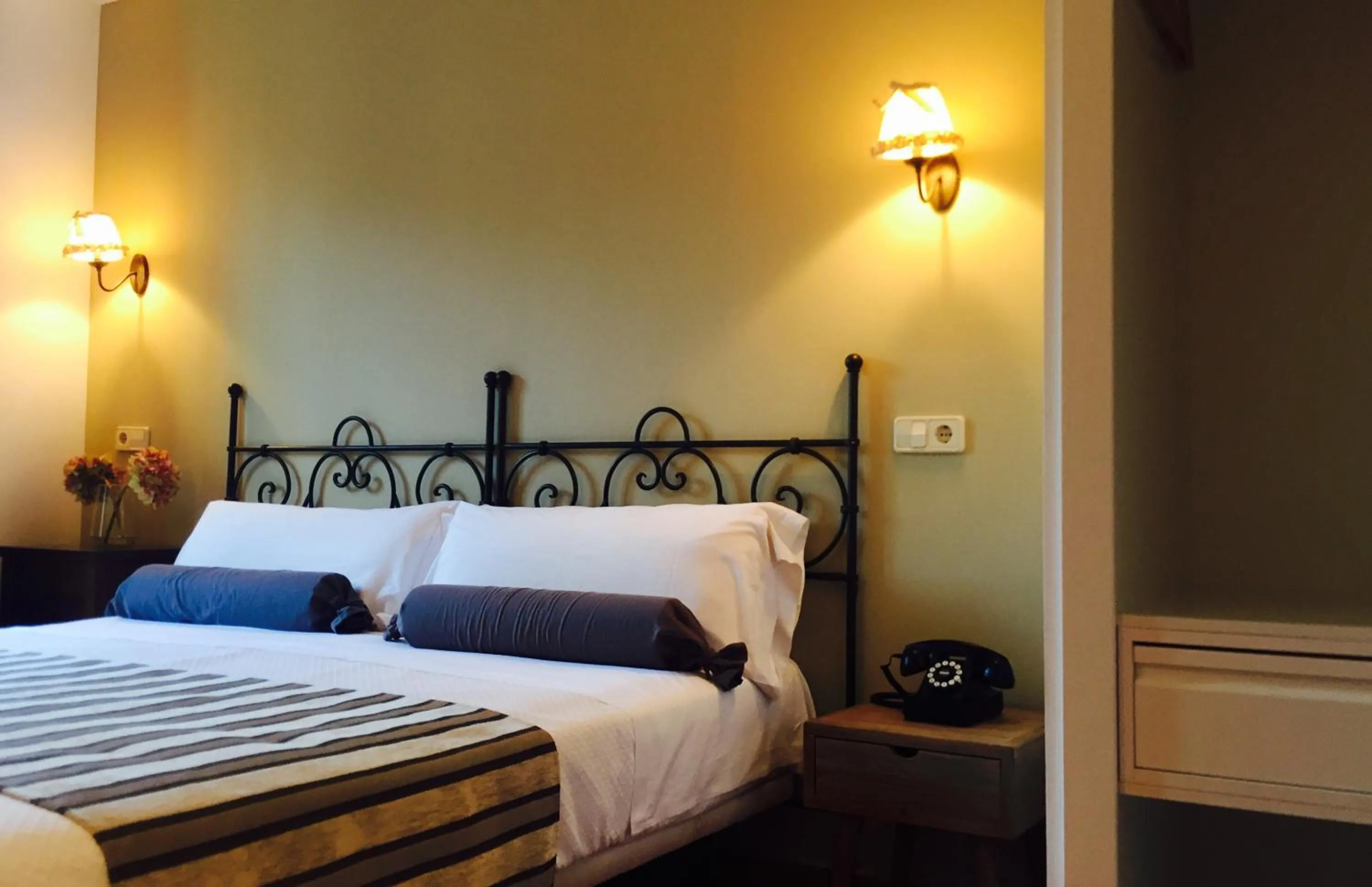 Other, Bed in Alda Casa De Los Reyes