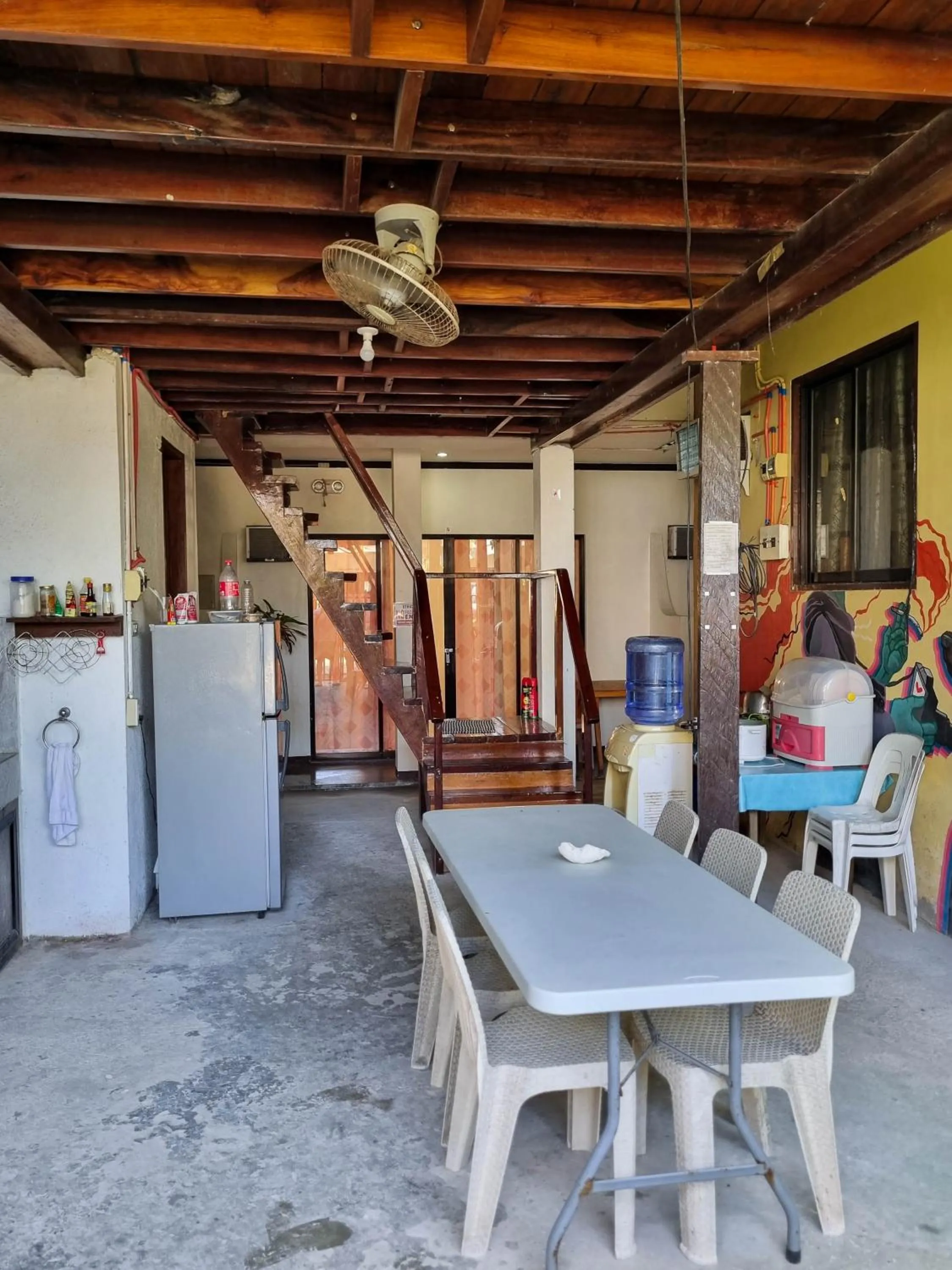 Communal kitchen in Flo Island Home