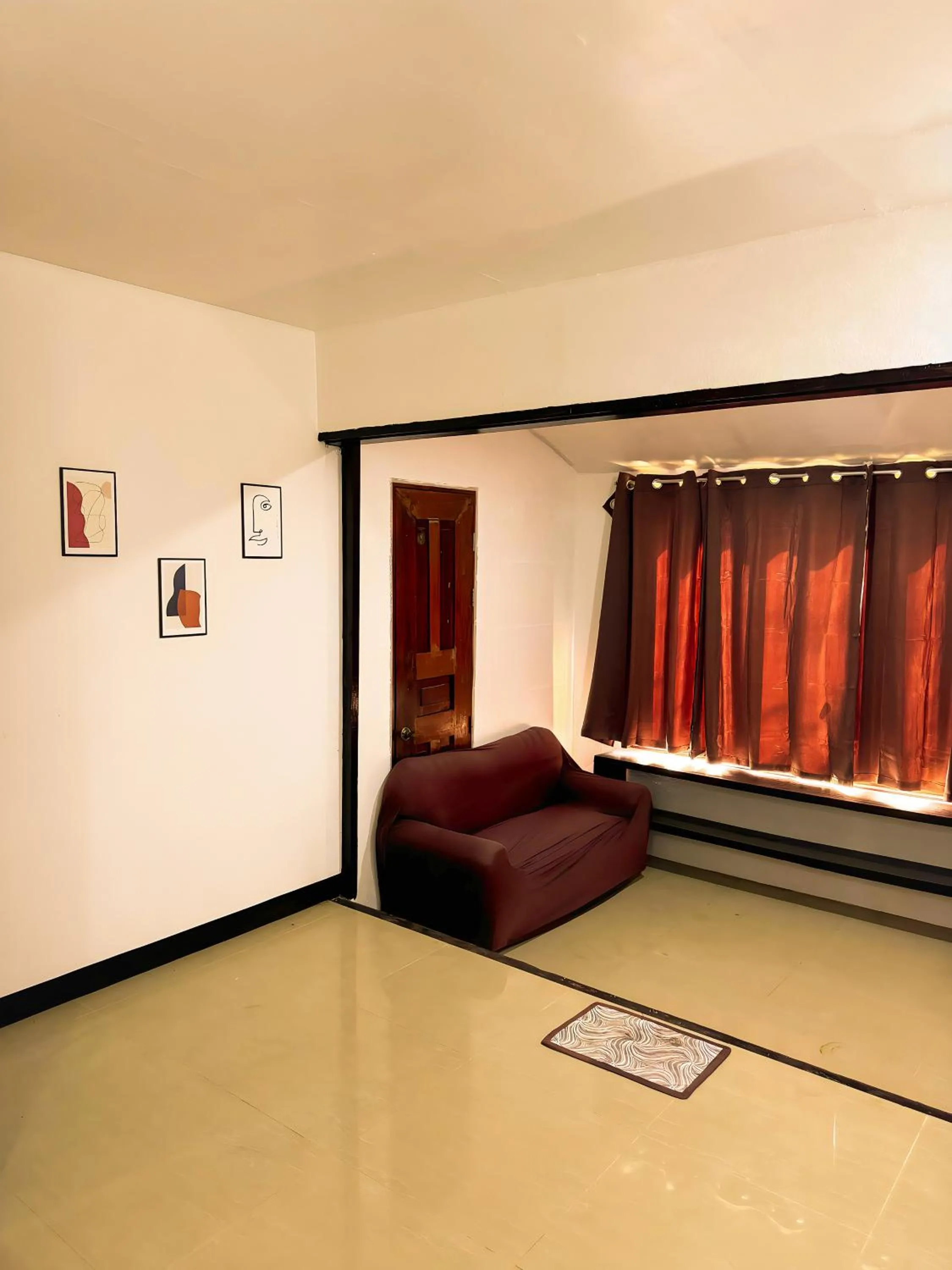 Seating area, Bed in Flo Island Home