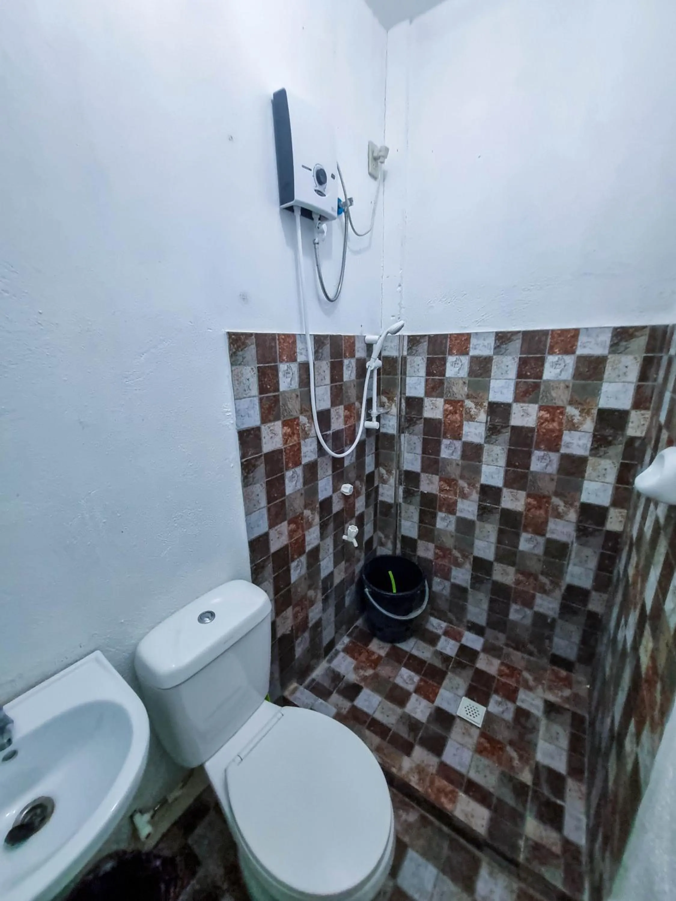 Toilet in Flo Island Home