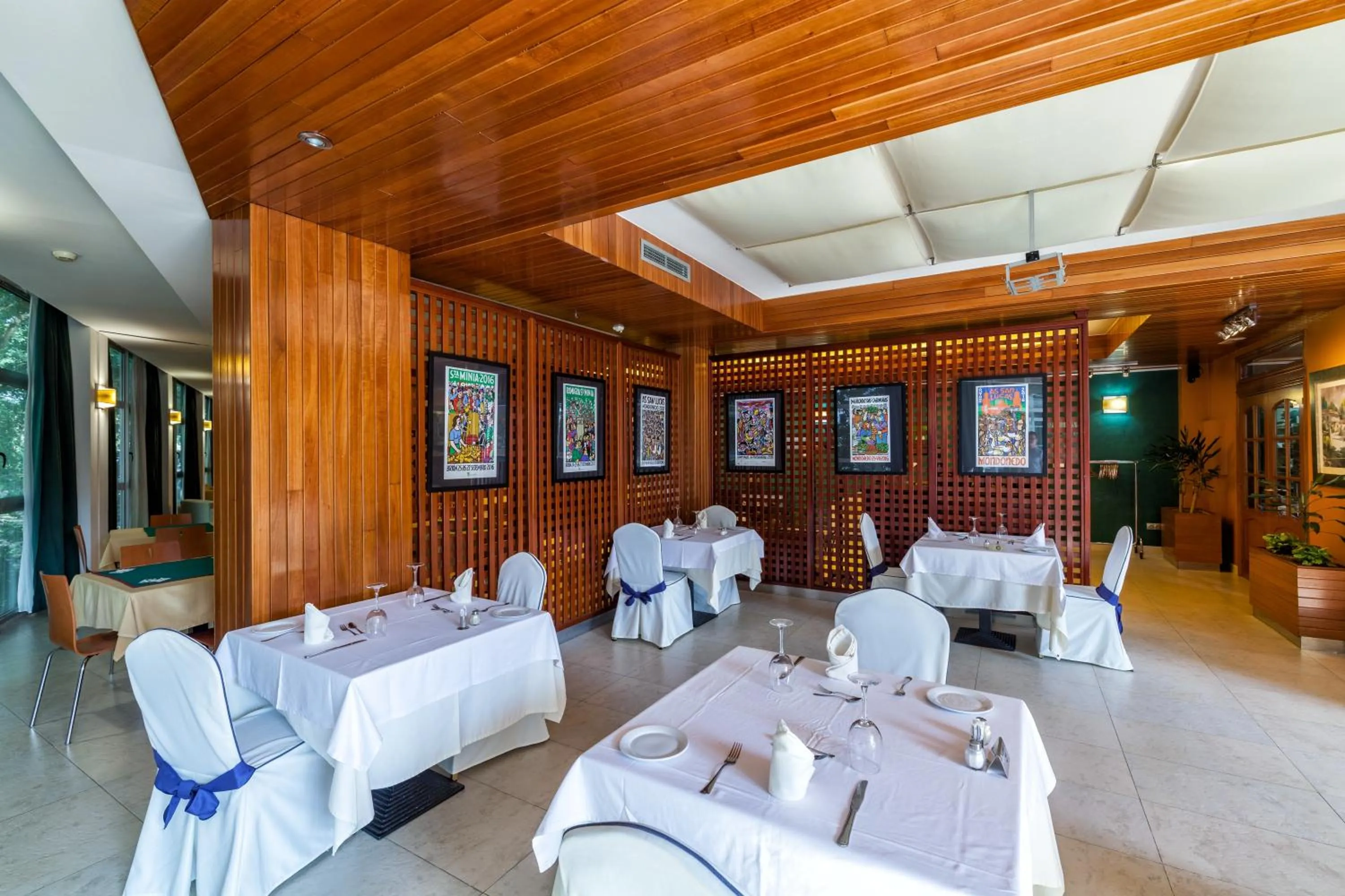 Restaurant/places to eat, Bed in Hotel Balneario de Compostela