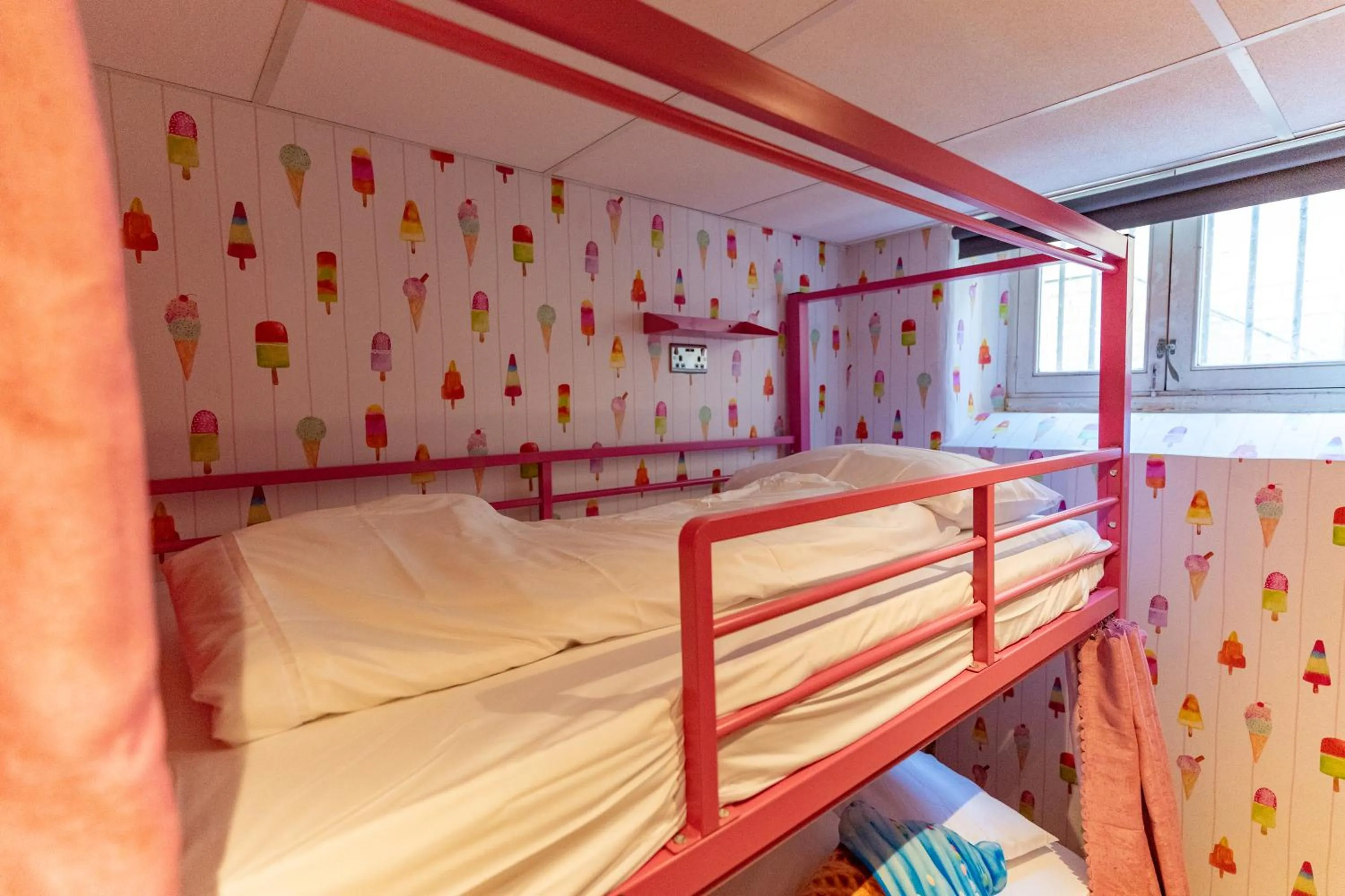 Bedroom, Bed in Hostelle - women only hostel London