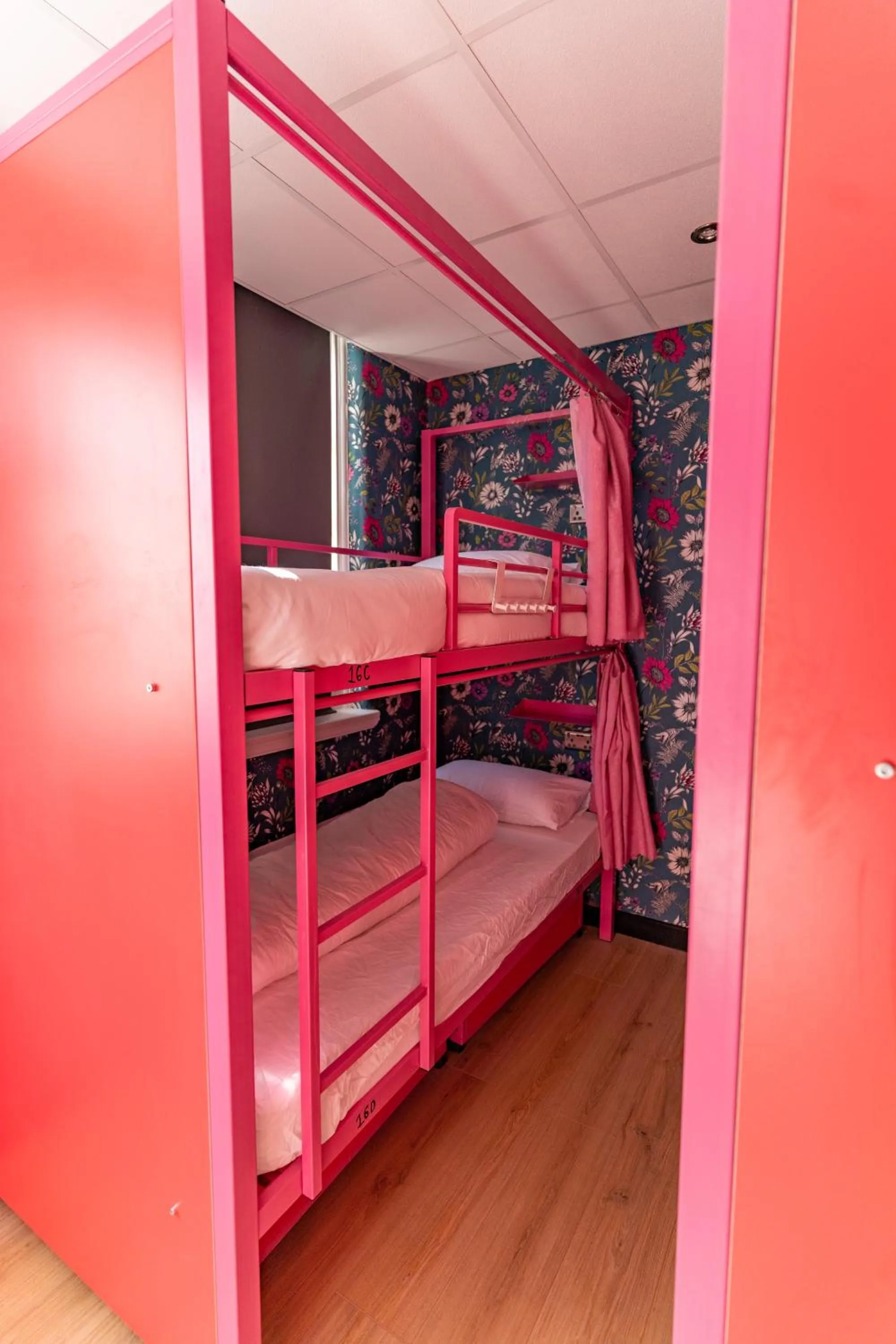 Bedroom, Bed in Hostelle - women only hostel London