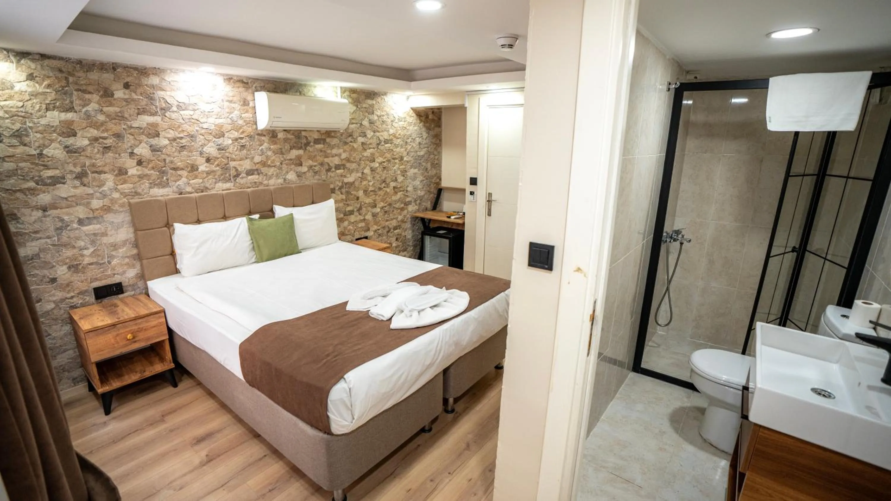 Bed in MİLA SUİTES TAKSİM