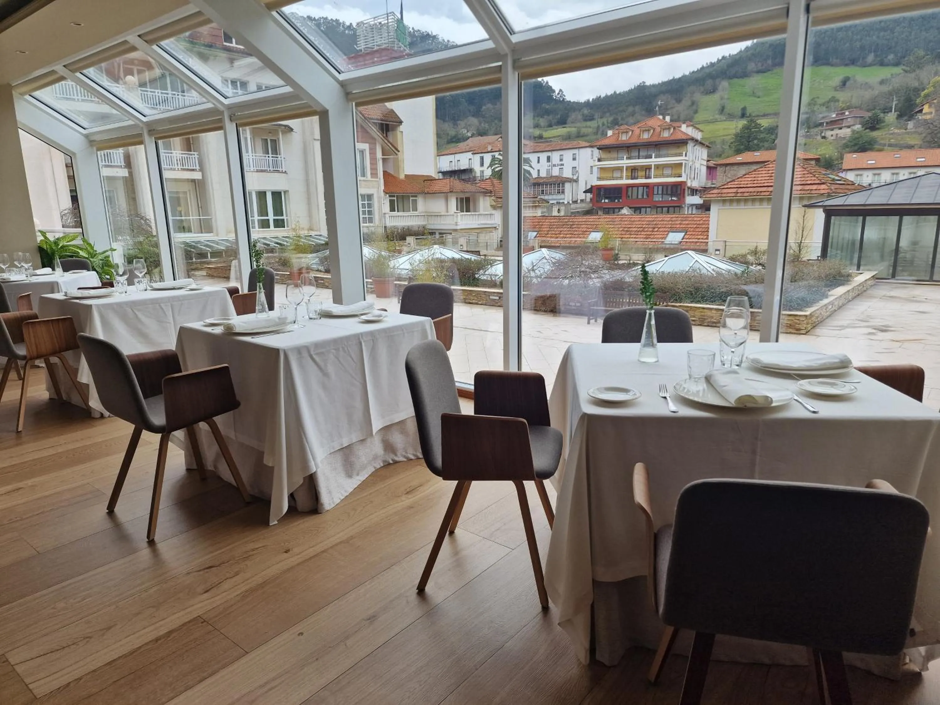 Restaurant/places to eat in Gran Hotel Balneario De Puente Viesgo