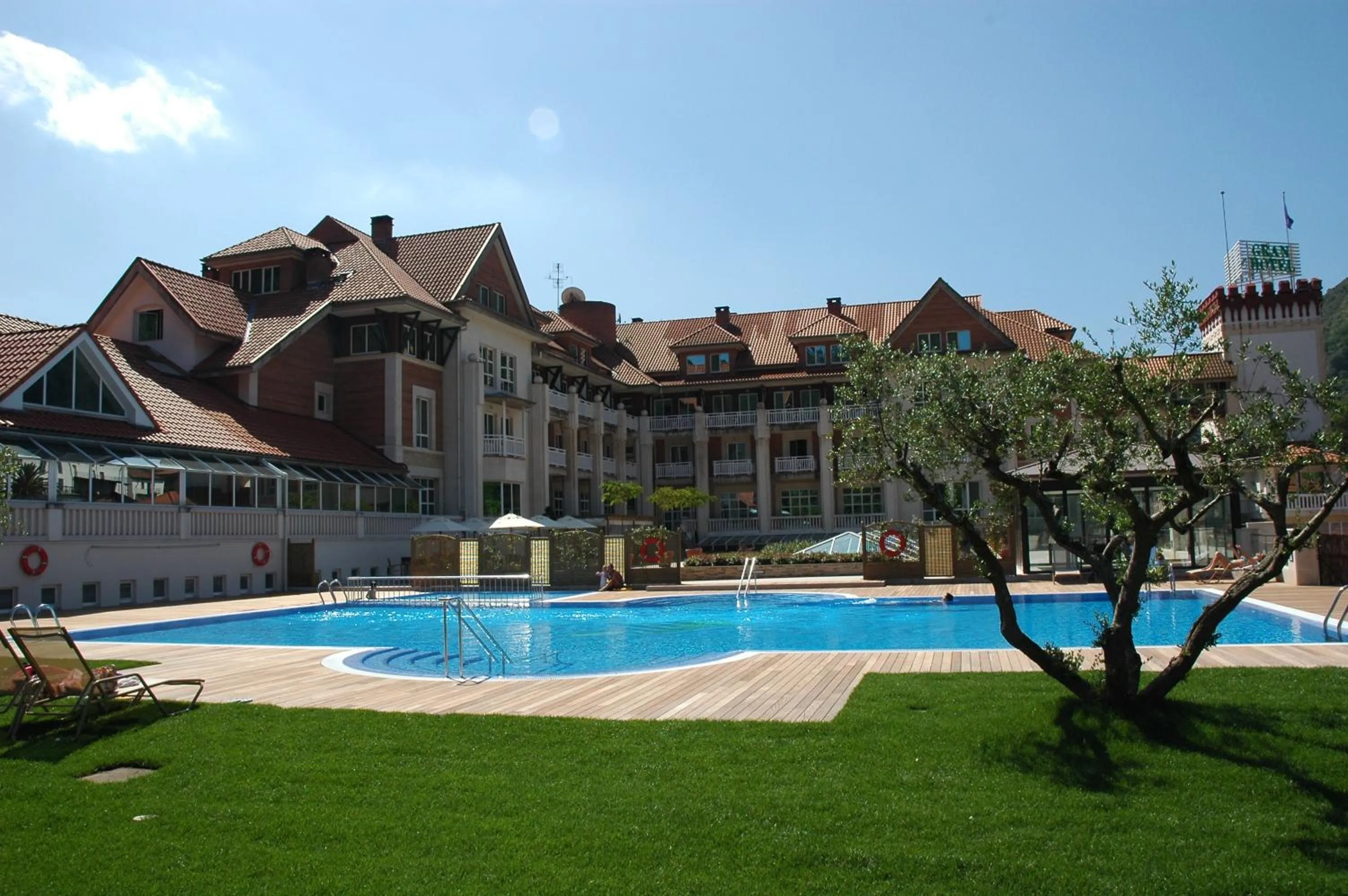 Facade/entrance in Gran Hotel Balneario De Puente Viesgo